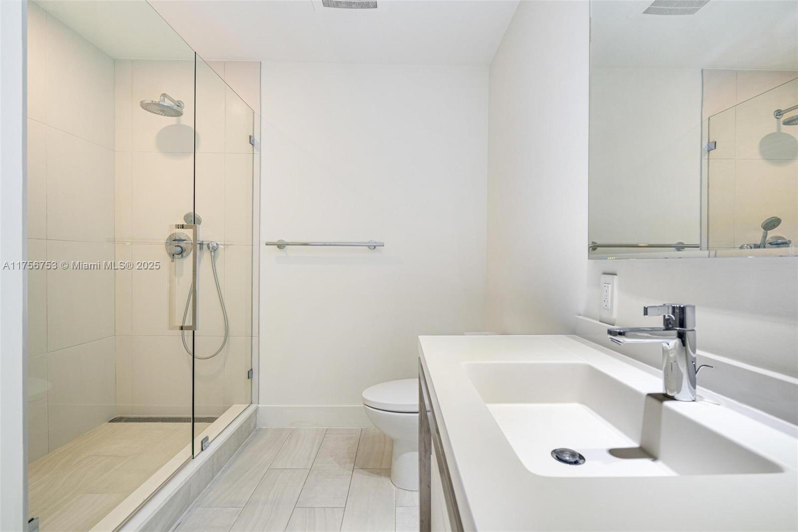 METROPICA NORTH TOWER ONE - Residential Lease