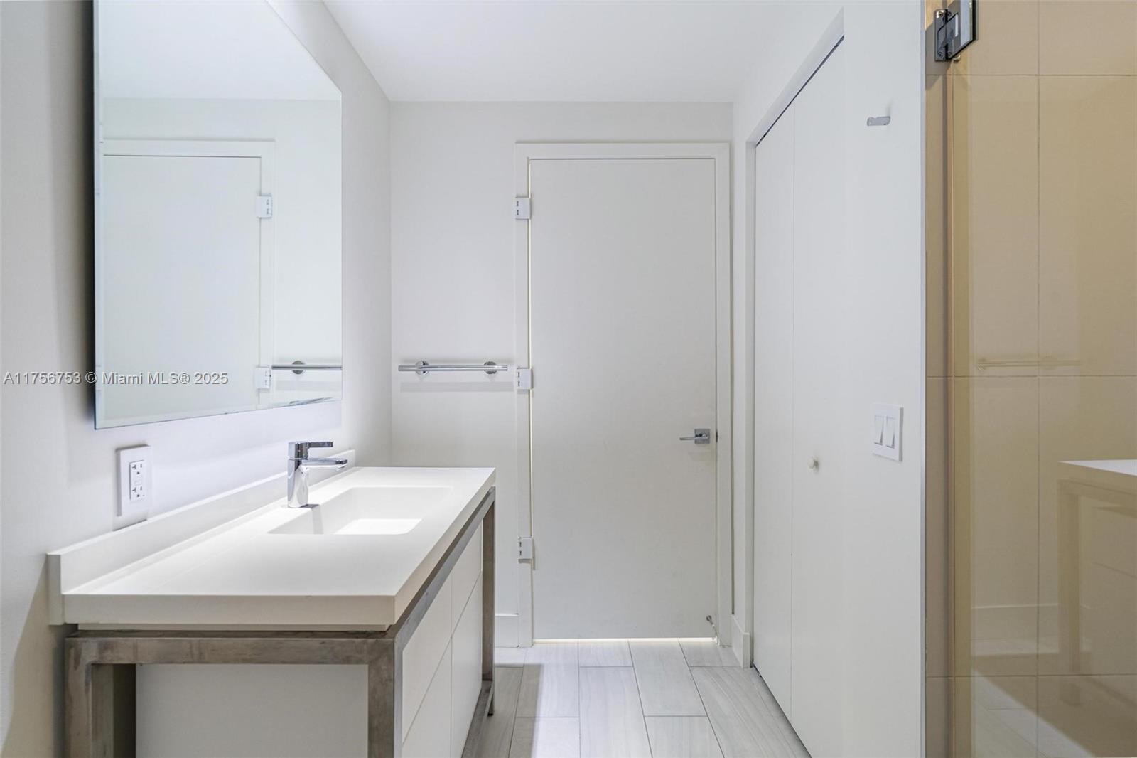 METROPICA NORTH TOWER ONE - Residential Lease