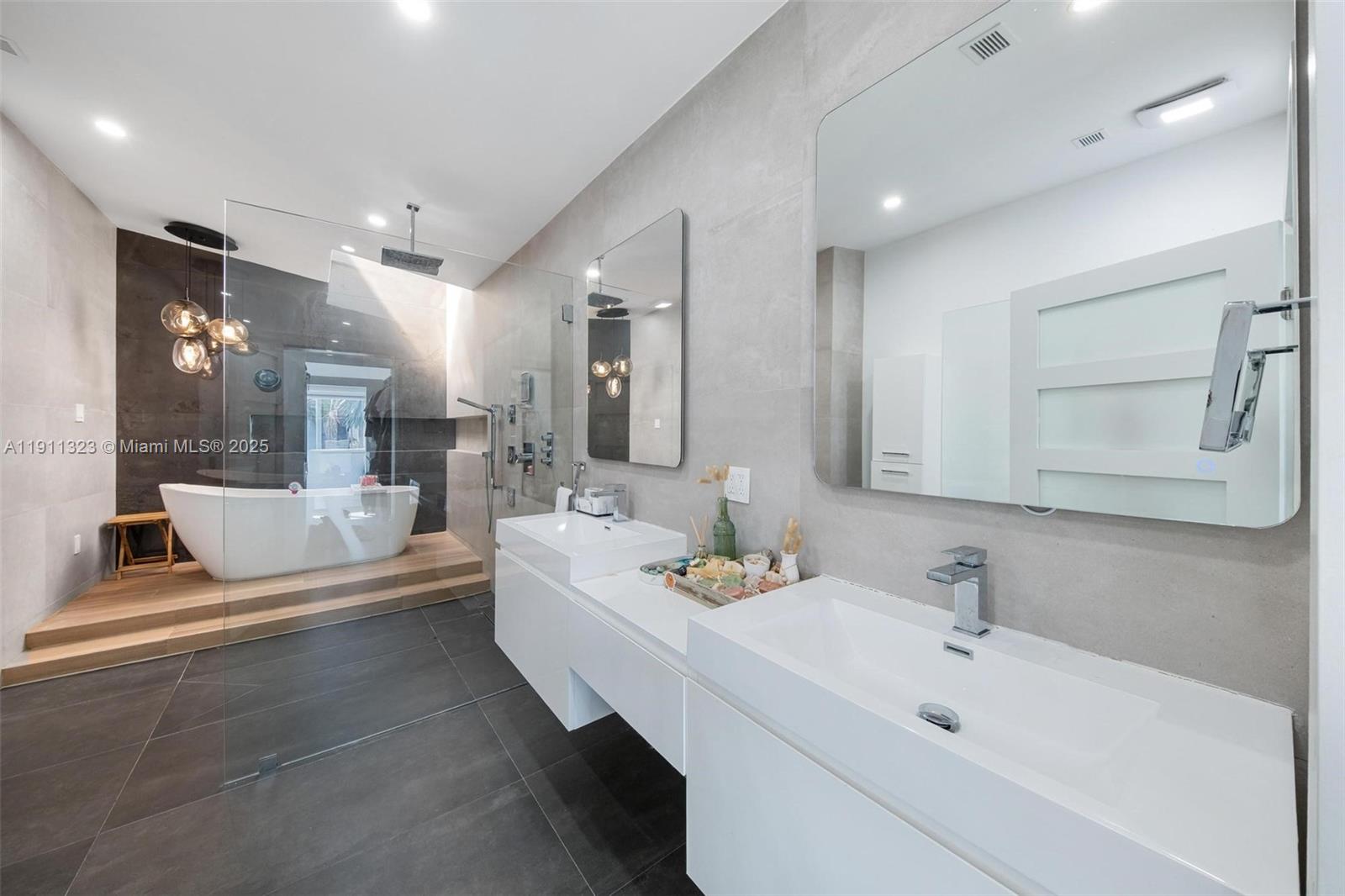 GOLDEN ISLES ESTATES - Residential