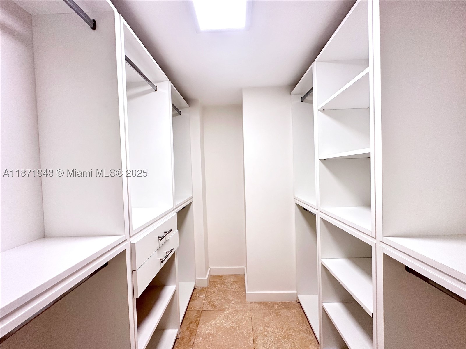 BRAVURA I CONDO - Residential