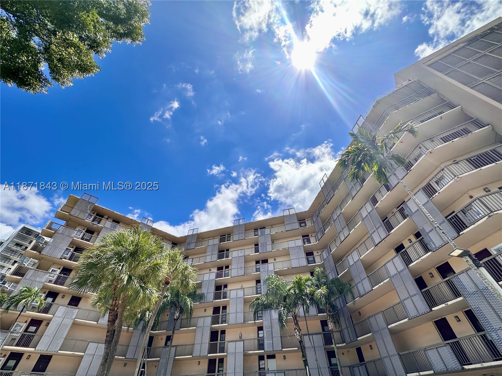 BRAVURA I CONDO - Residential