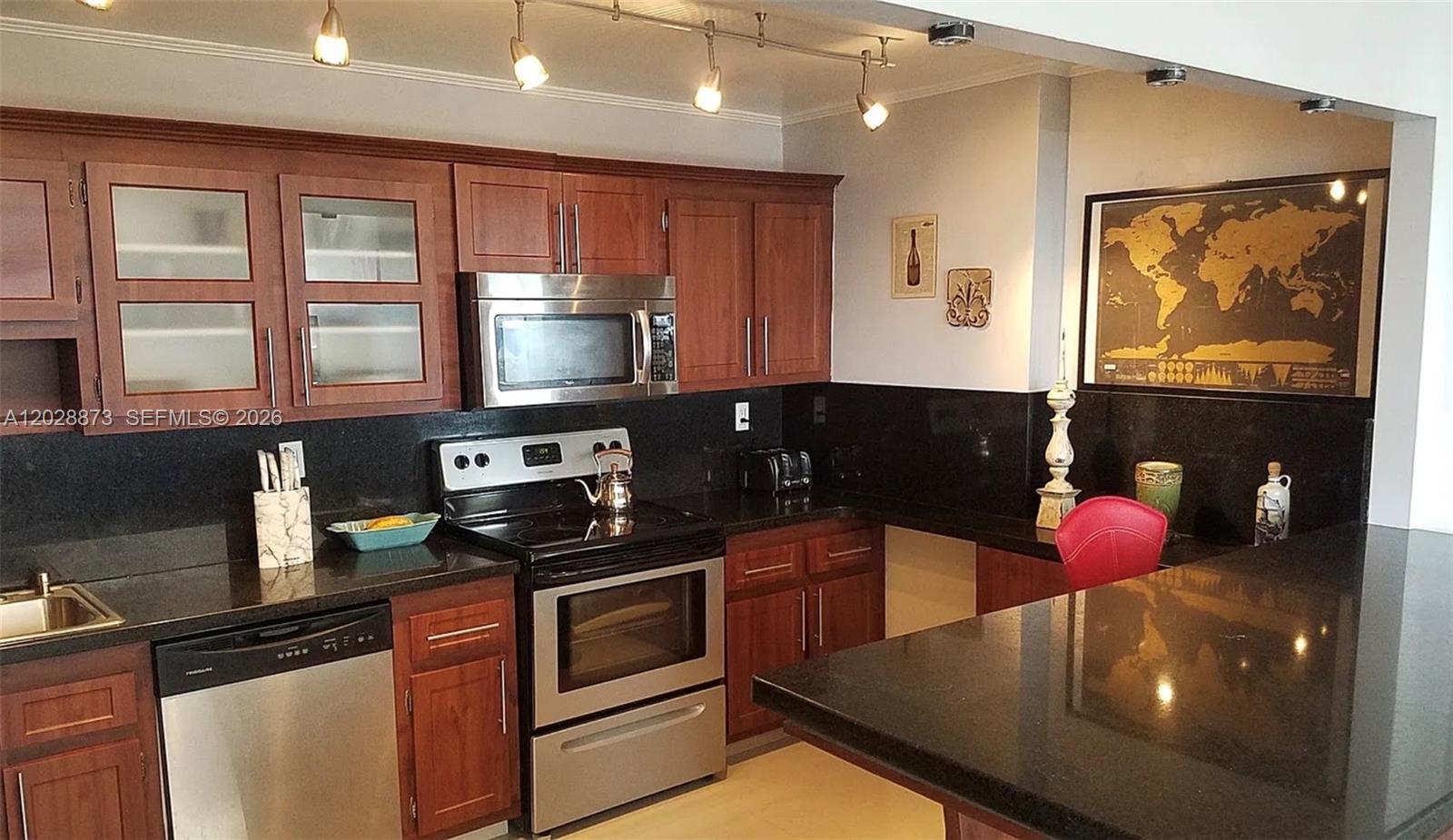 CHARTER CLUB CONDO - Residential Lease