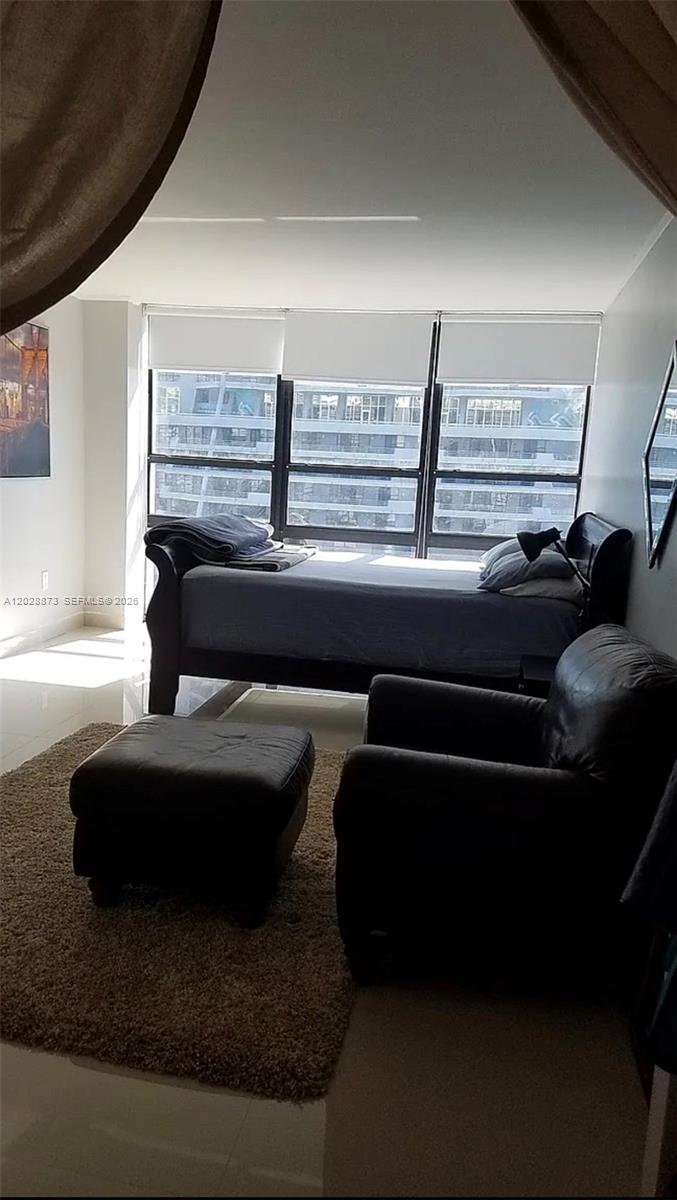CHARTER CLUB CONDO - Residential Lease