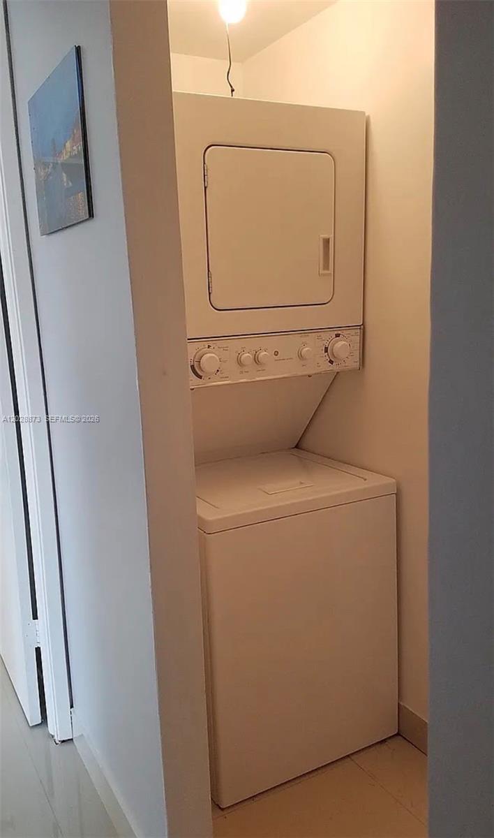 CHARTER CLUB CONDO - Residential Lease