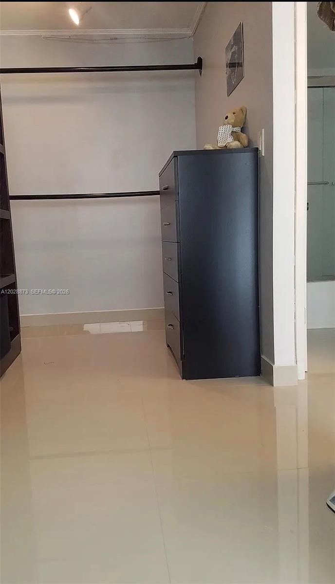 CHARTER CLUB CONDO - Residential Lease