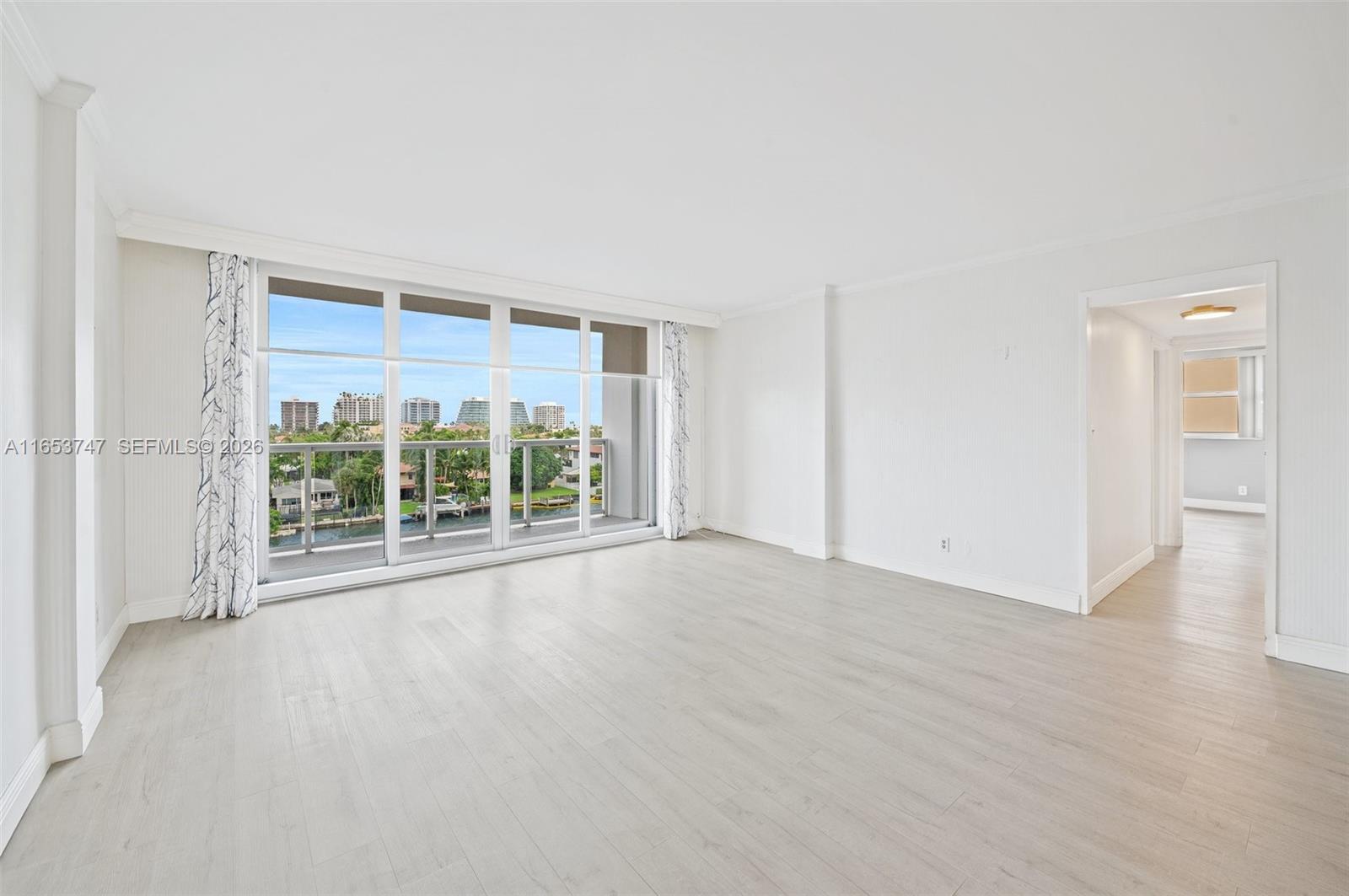 LONDON TOWERS CONDO - Residential