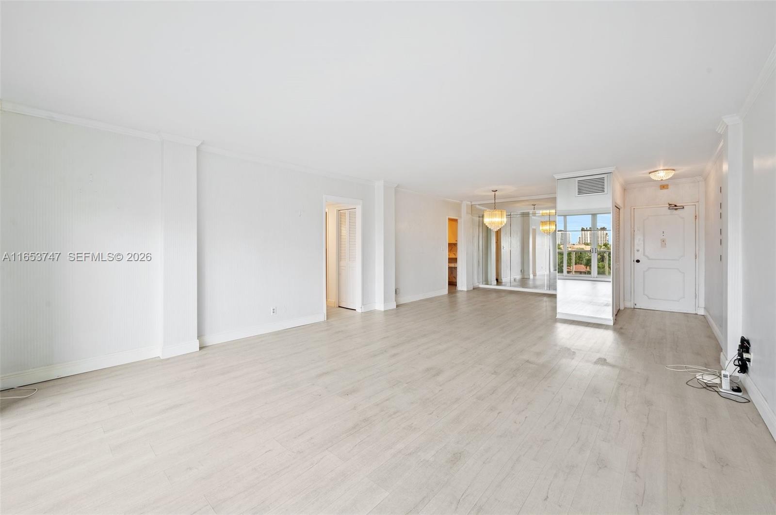 LONDON TOWERS CONDO - Residential