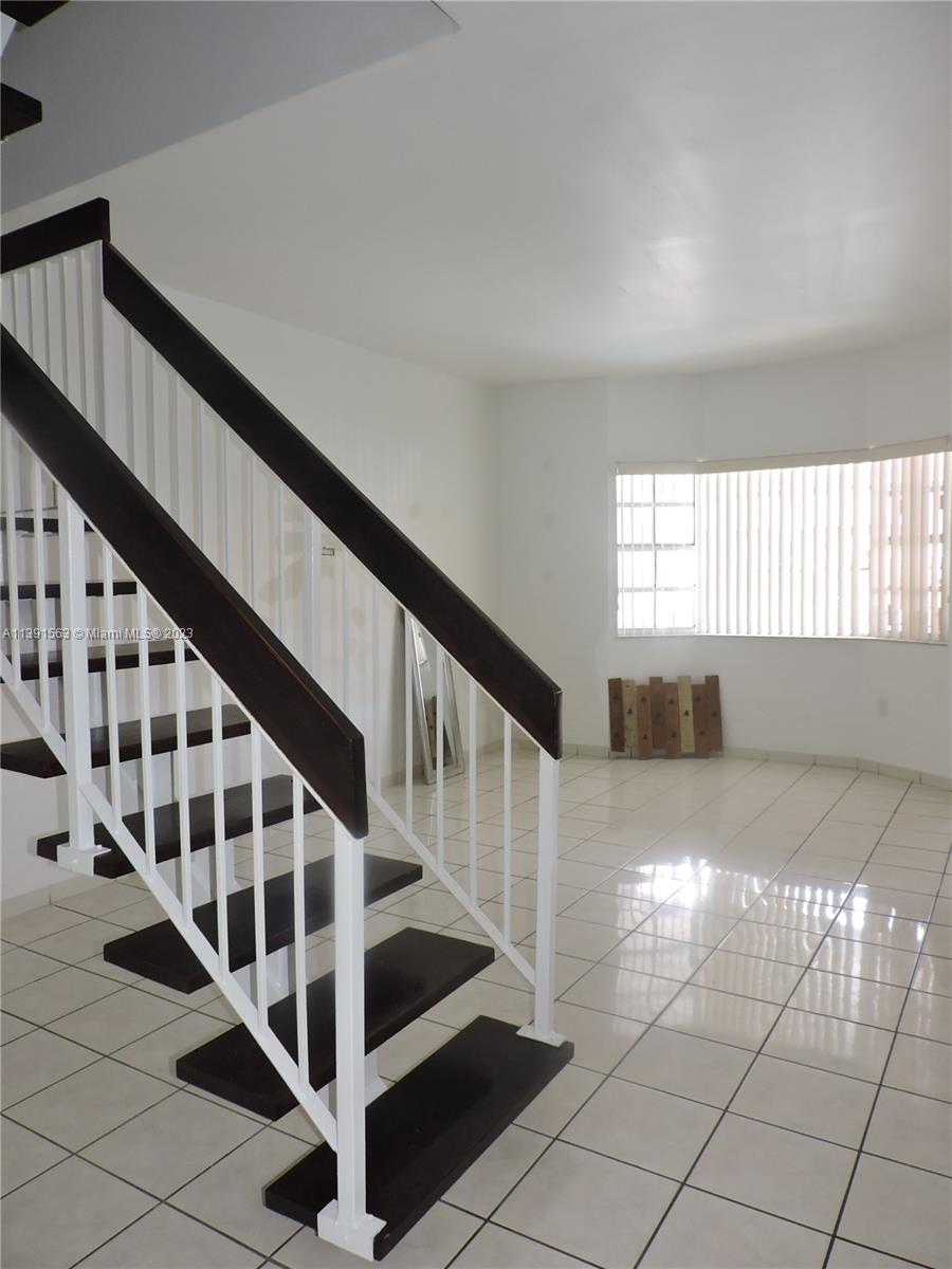 LE CLUB AT KENDALE LAKES - Residential