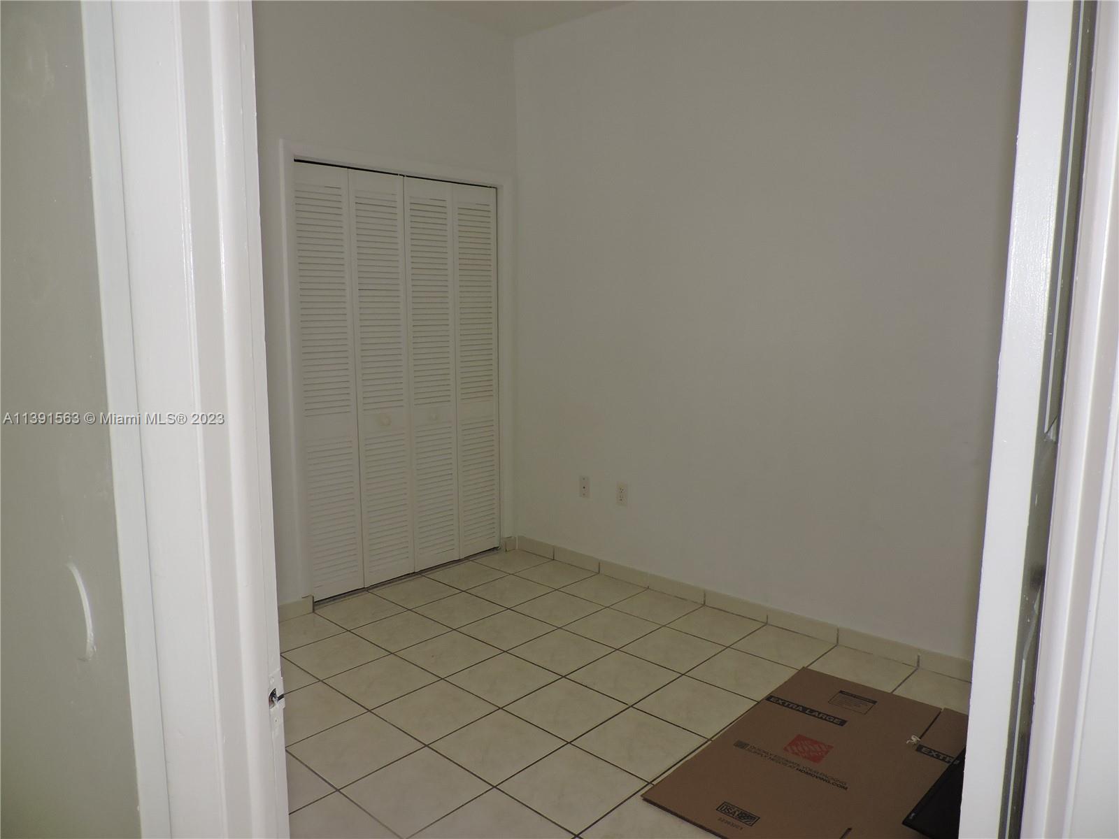 LE CLUB AT KENDALE LAKES - Residential