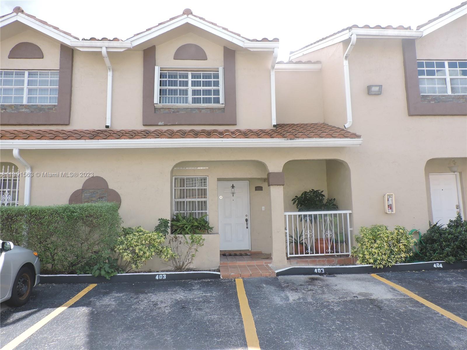 LE CLUB AT KENDALE LAKES - Residential