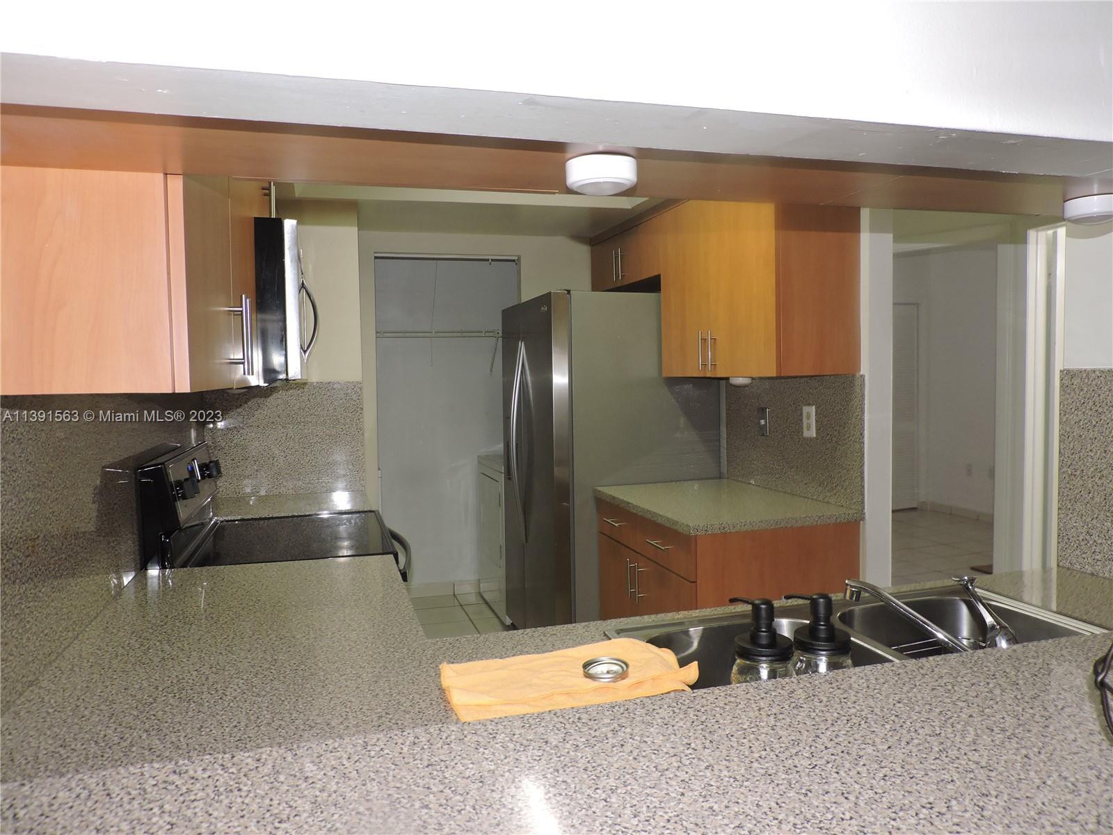 LE CLUB AT KENDALE LAKES - Residential