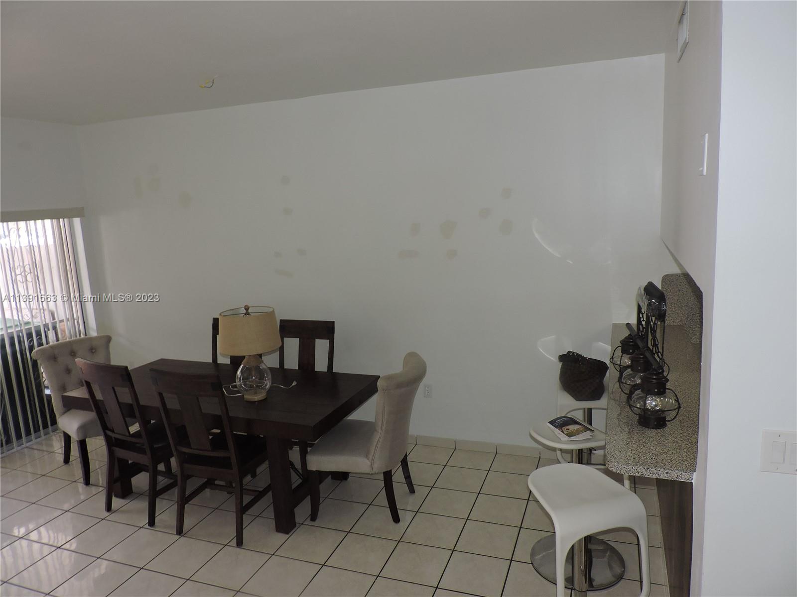 LE CLUB AT KENDALE LAKES - Residential