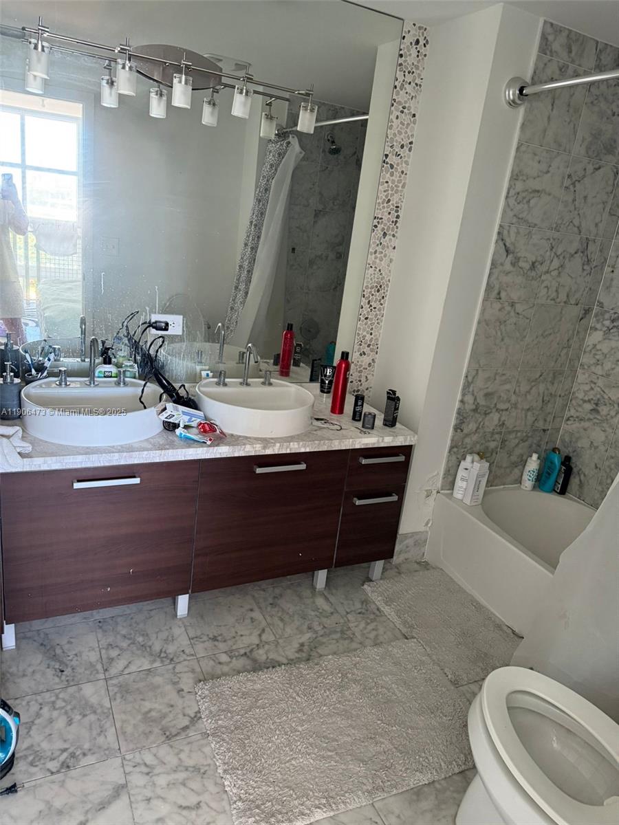 VIZCAYNE SOUTH CONDO - Residential