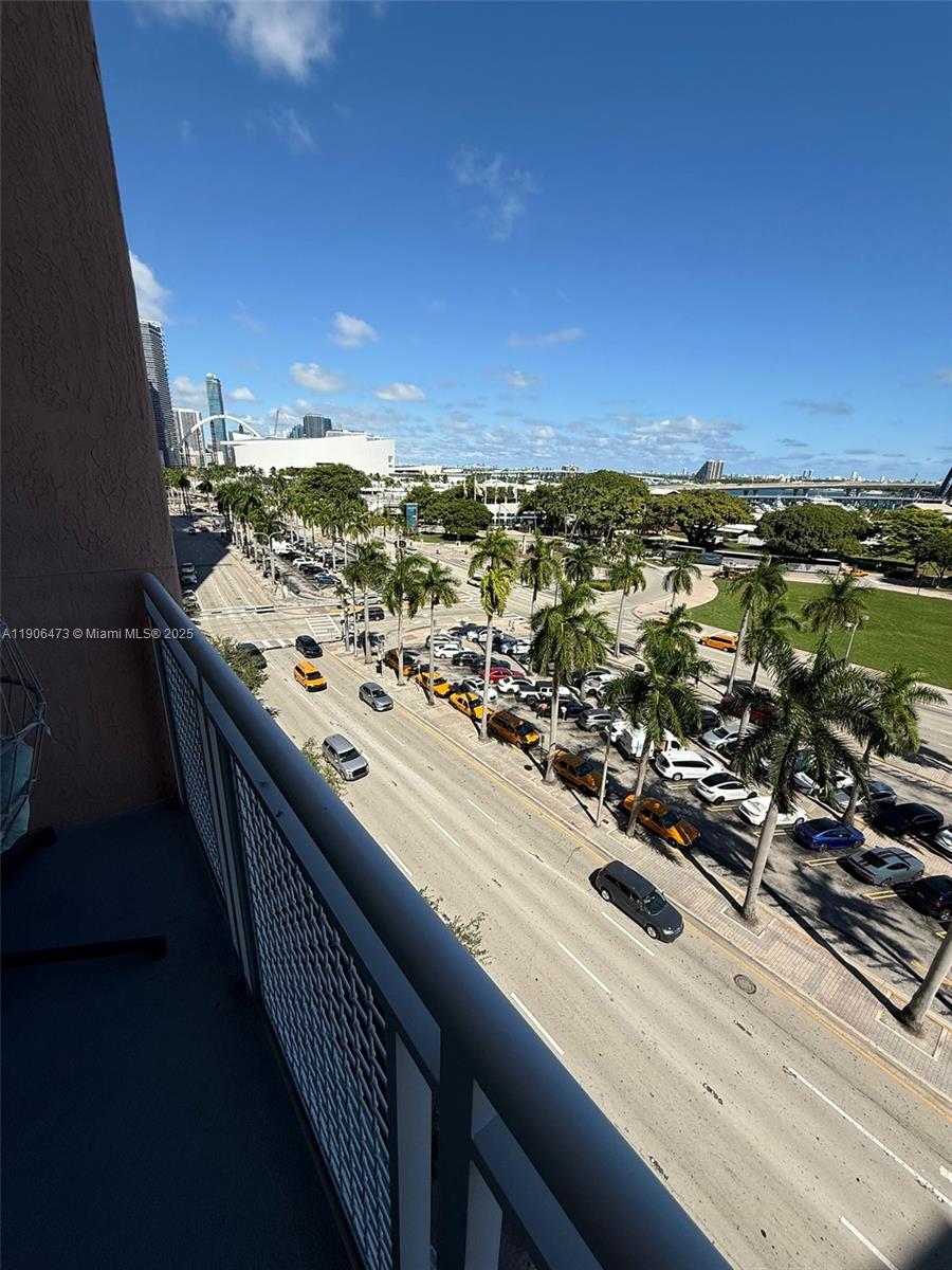 VIZCAYNE SOUTH CONDO - Residential