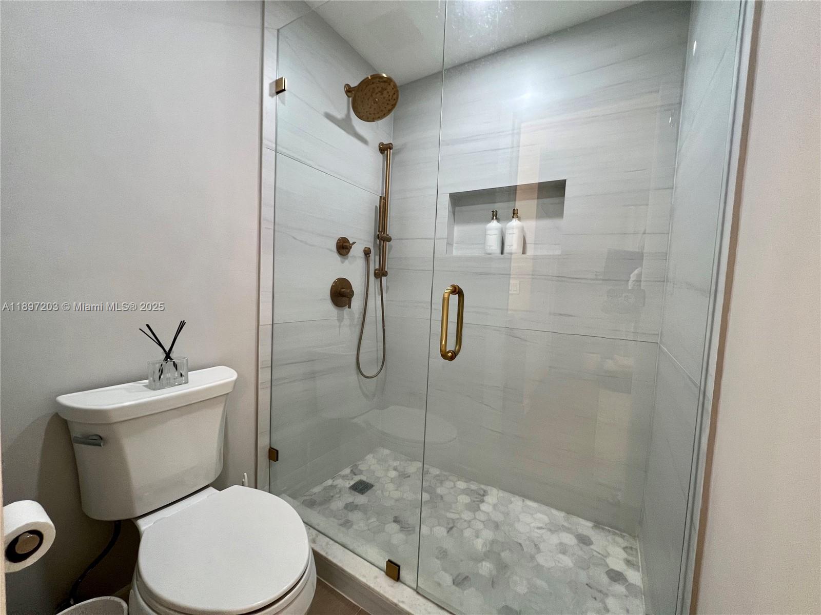 GROVE PARADISE CONDO - Residential Lease