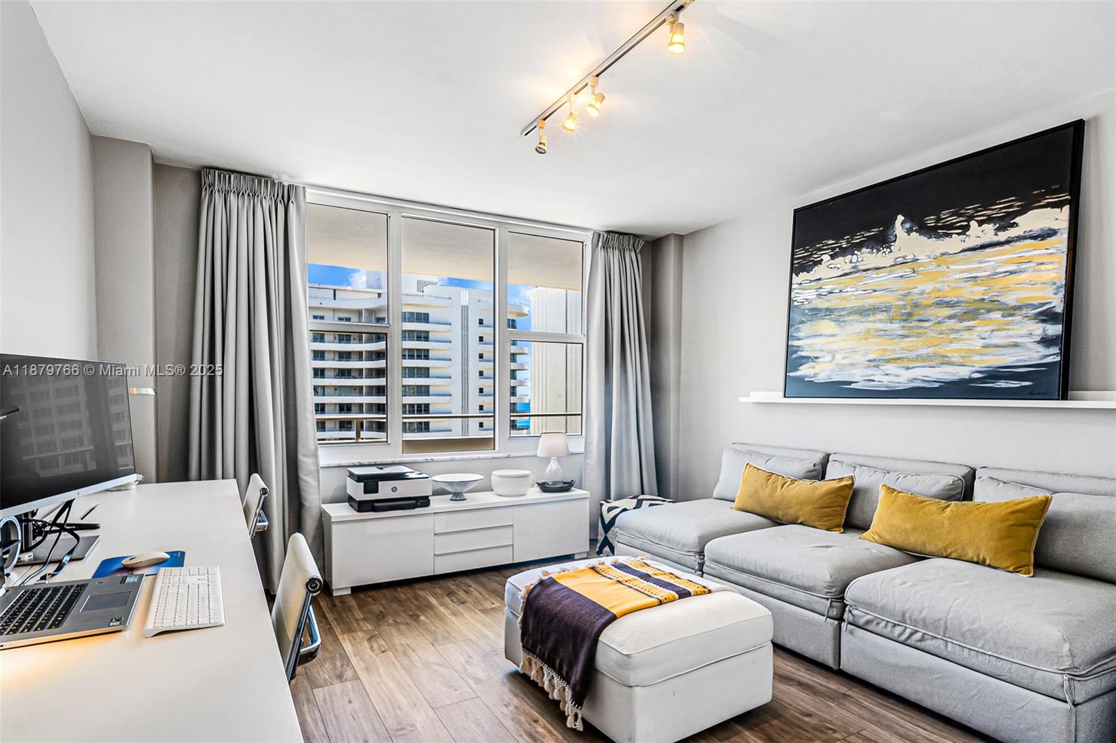5600 CONDO - Residential