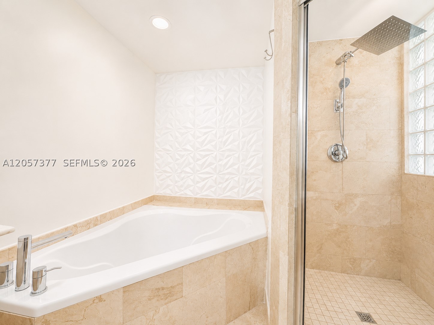 EASTSIDE AT AVENTURA COND - Residential