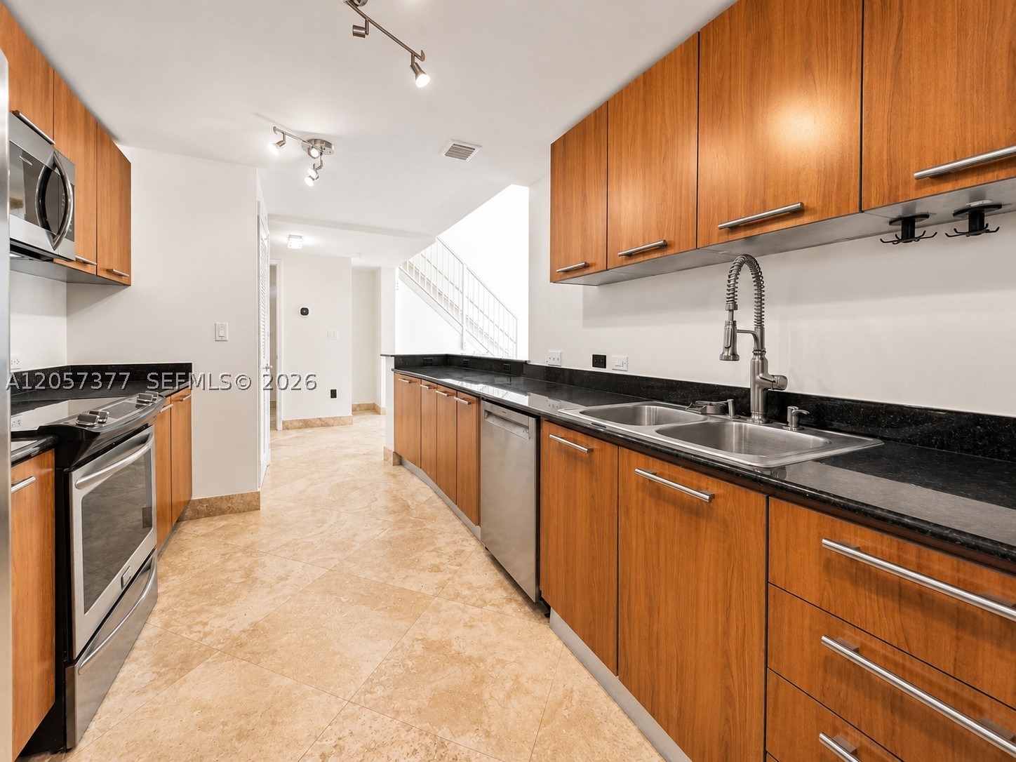 EASTSIDE AT AVENTURA COND - Residential