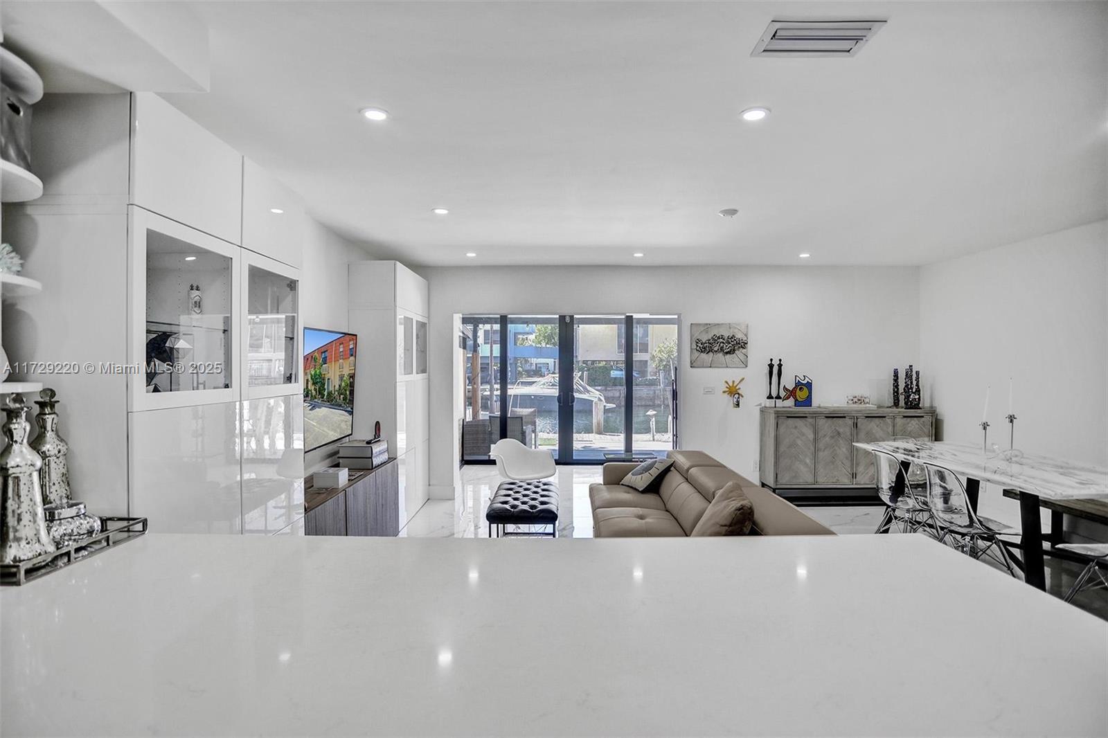 BEACH CLUB VILLAS CONDO - Residential Lease