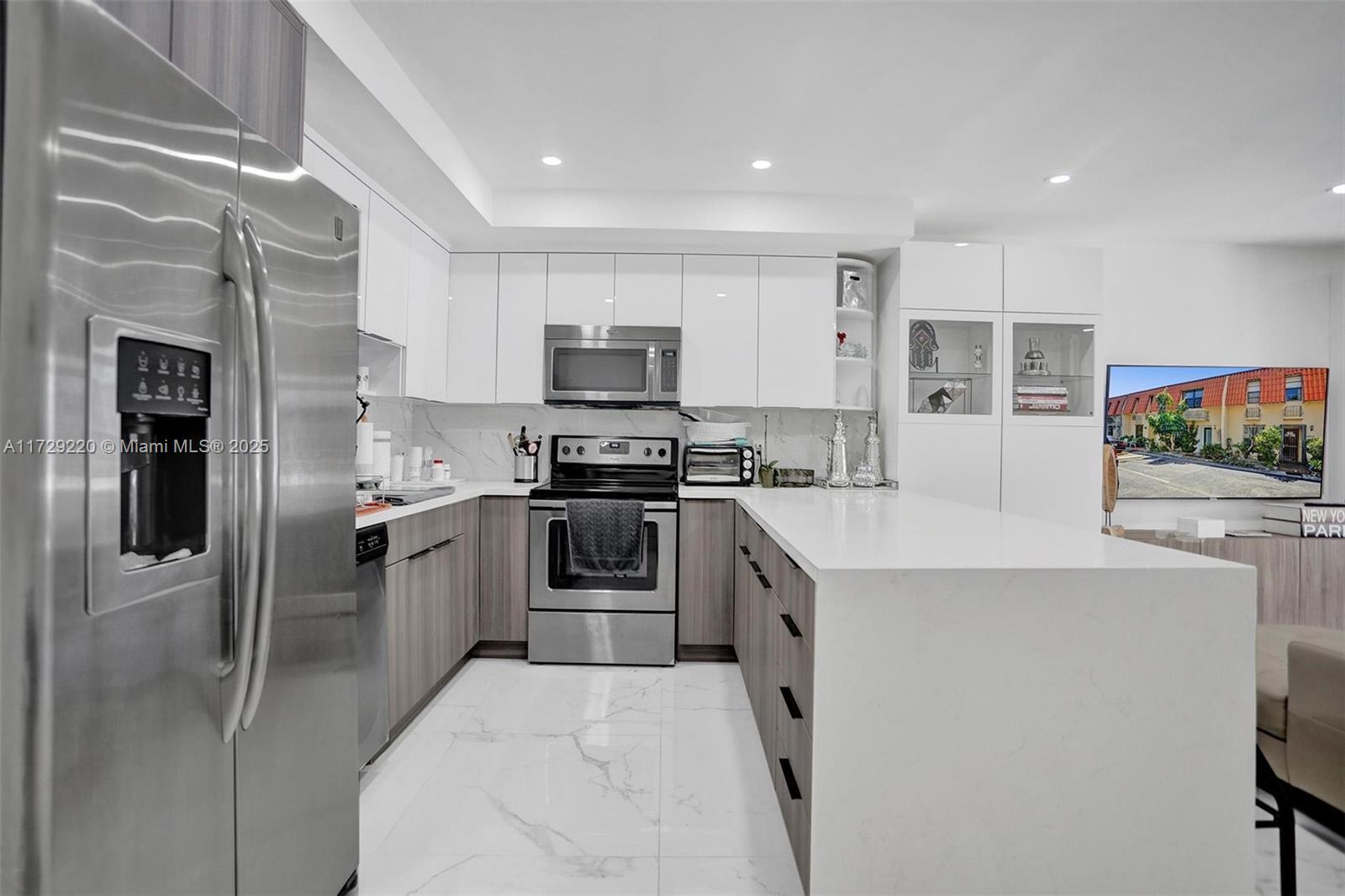 BEACH CLUB VILLAS CONDO - Residential Lease