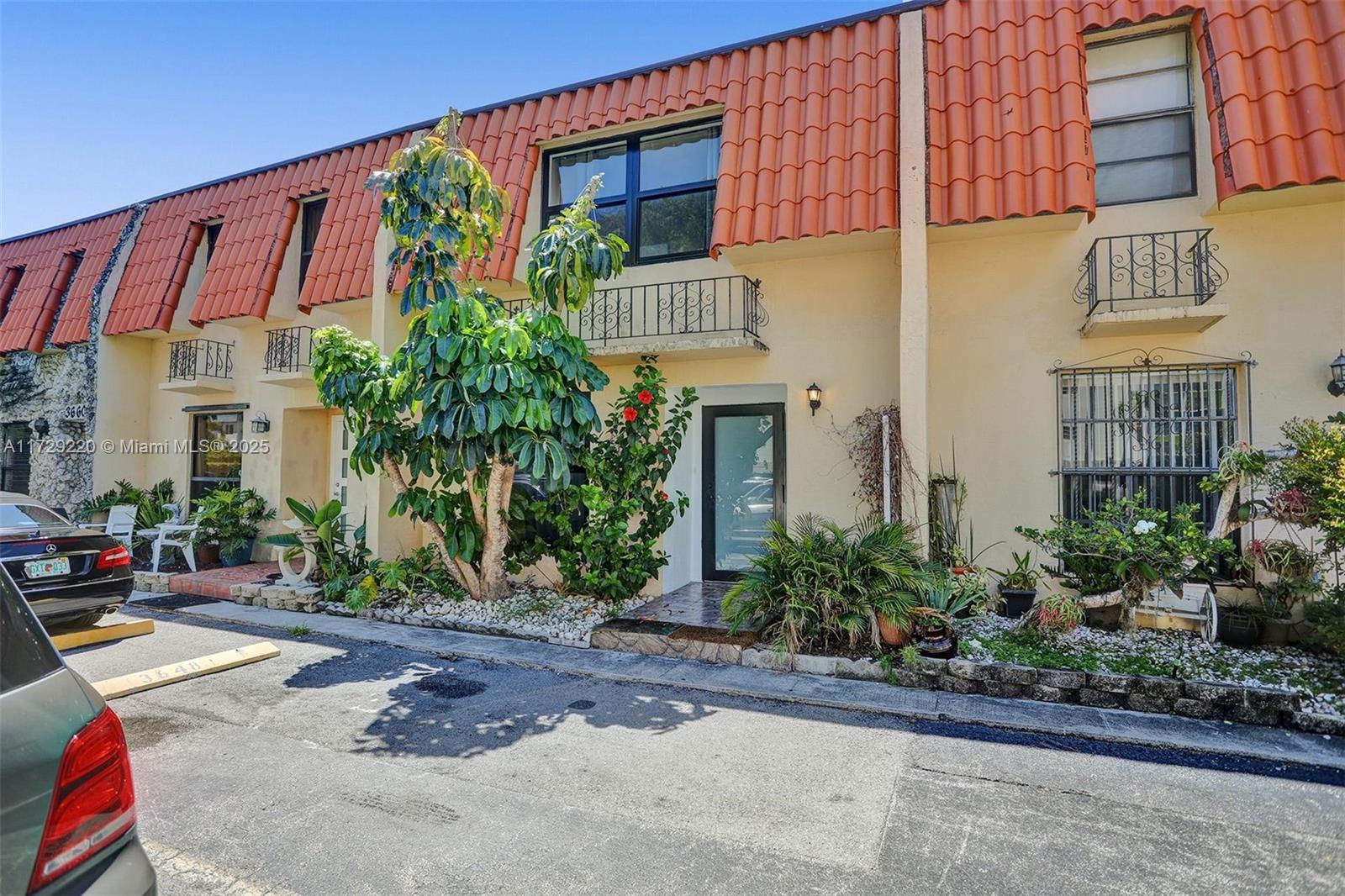 BEACH CLUB VILLAS CONDO - Residential Lease
