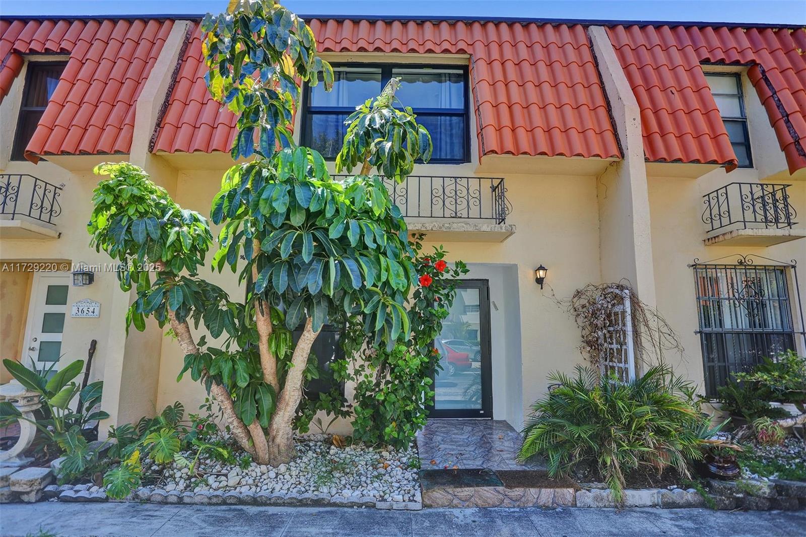 BEACH CLUB VILLAS CONDO - Residential Lease