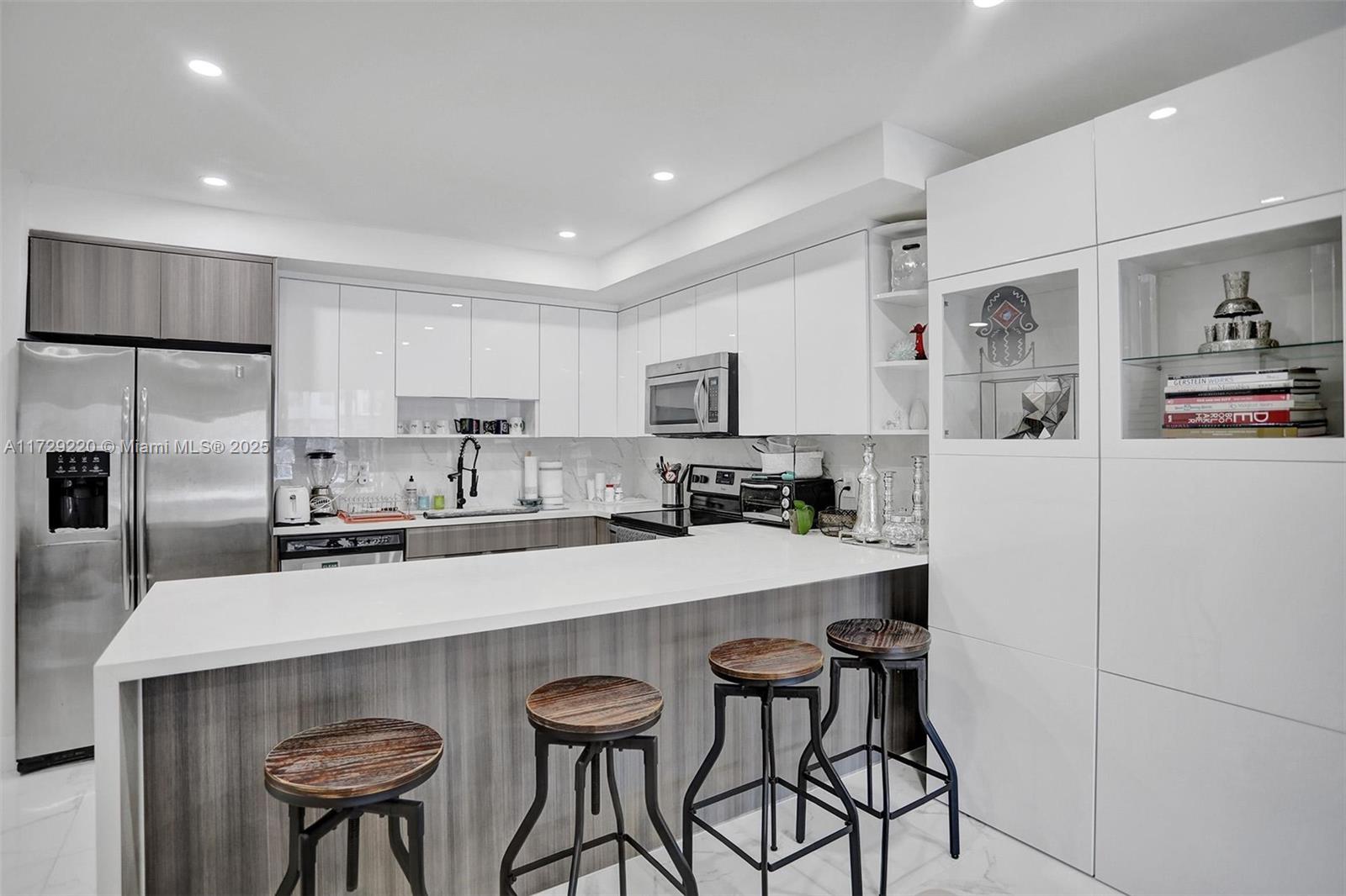 BEACH CLUB VILLAS CONDO - Residential Lease