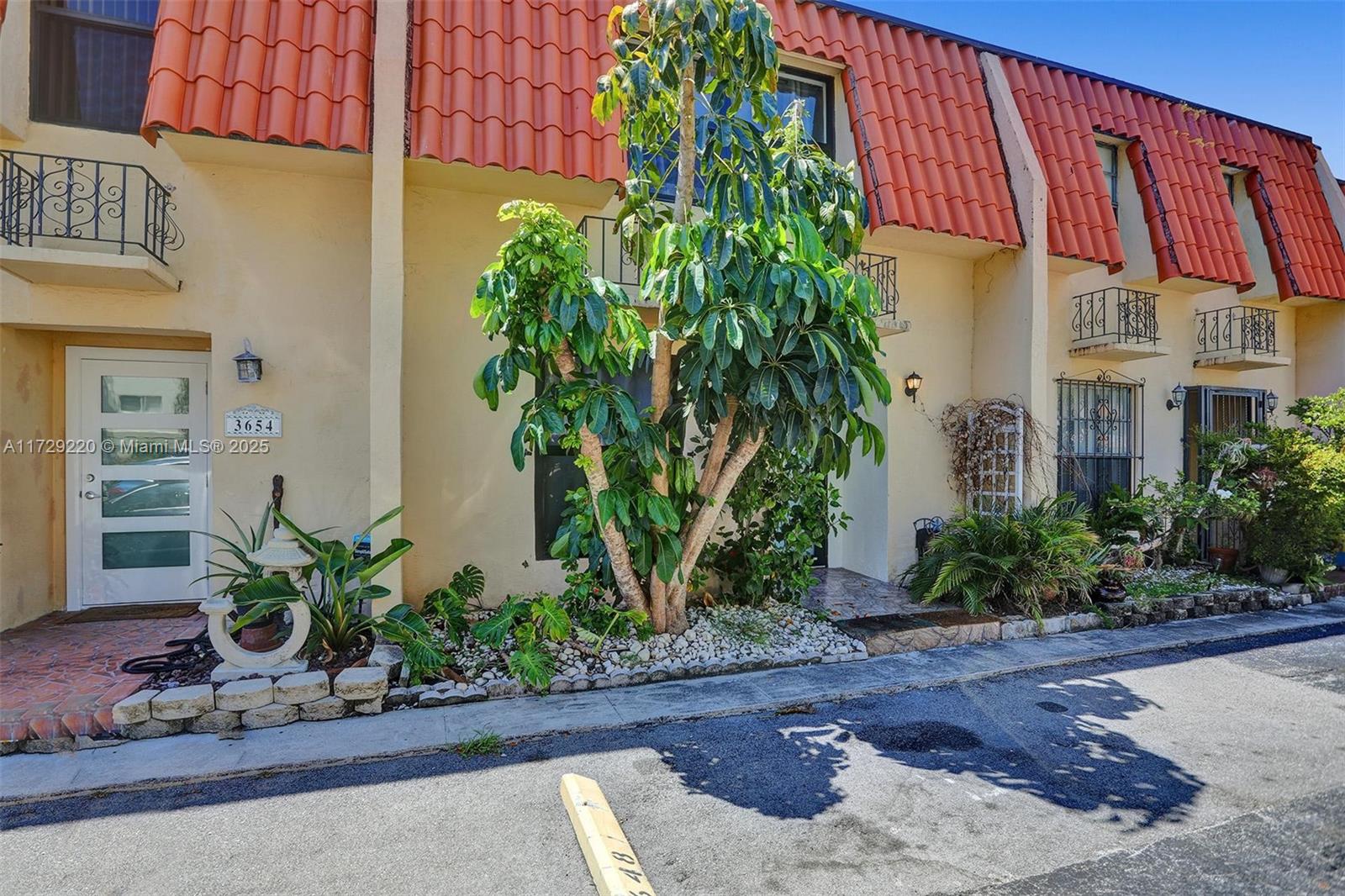 BEACH CLUB VILLAS CONDO - Residential Lease