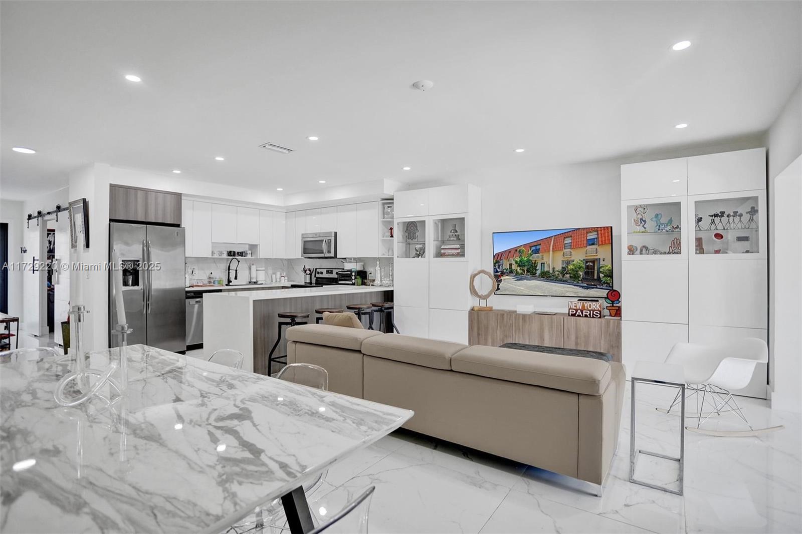 BEACH CLUB VILLAS CONDO - Residential Lease