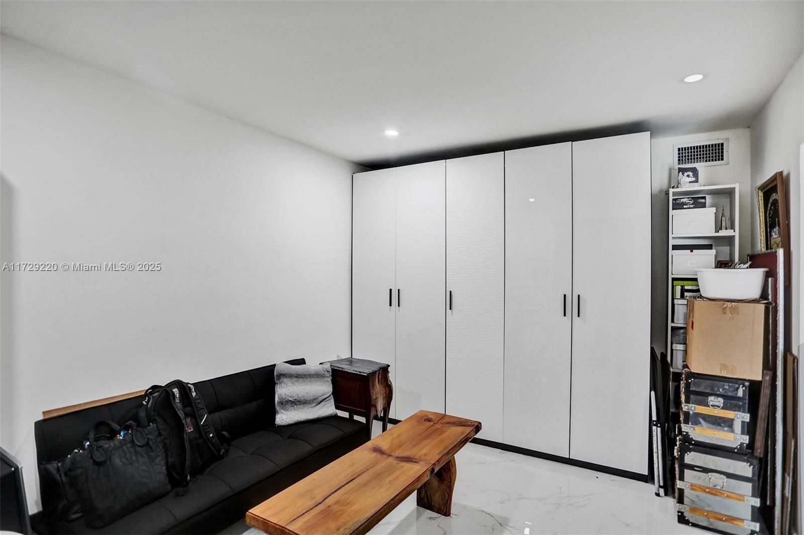 BEACH CLUB VILLAS CONDO - Residential Lease