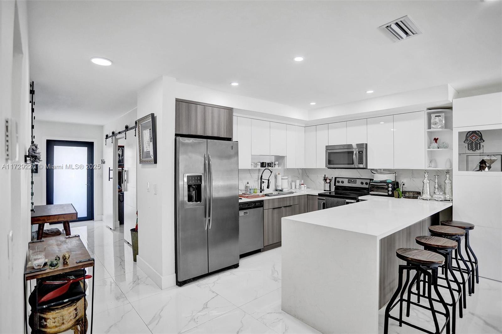 BEACH CLUB VILLAS CONDO - Residential Lease