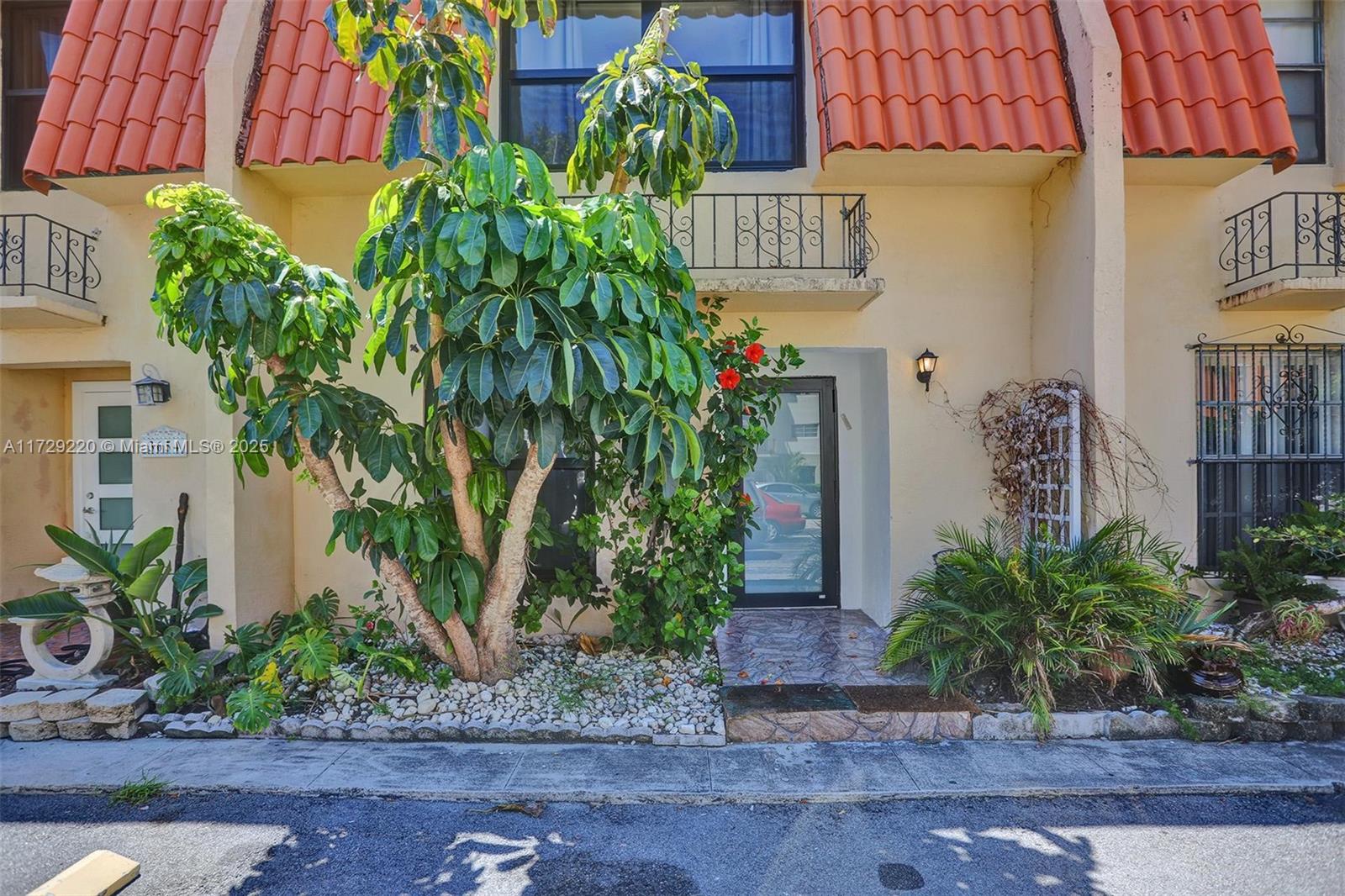 BEACH CLUB VILLAS CONDO - Residential Lease