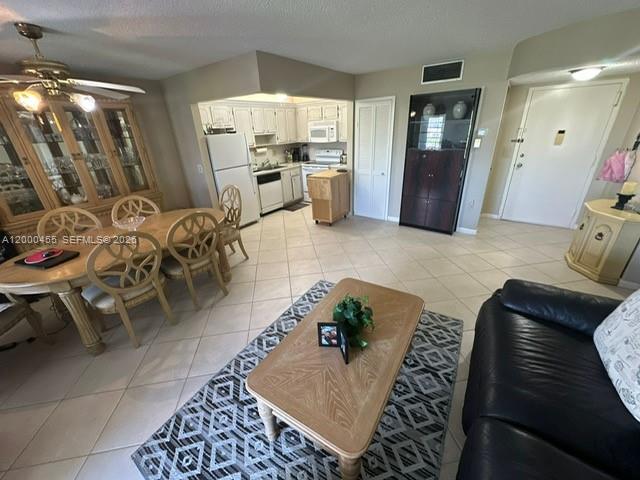 SABAL PALM VILLAGE 2 COND - Residential