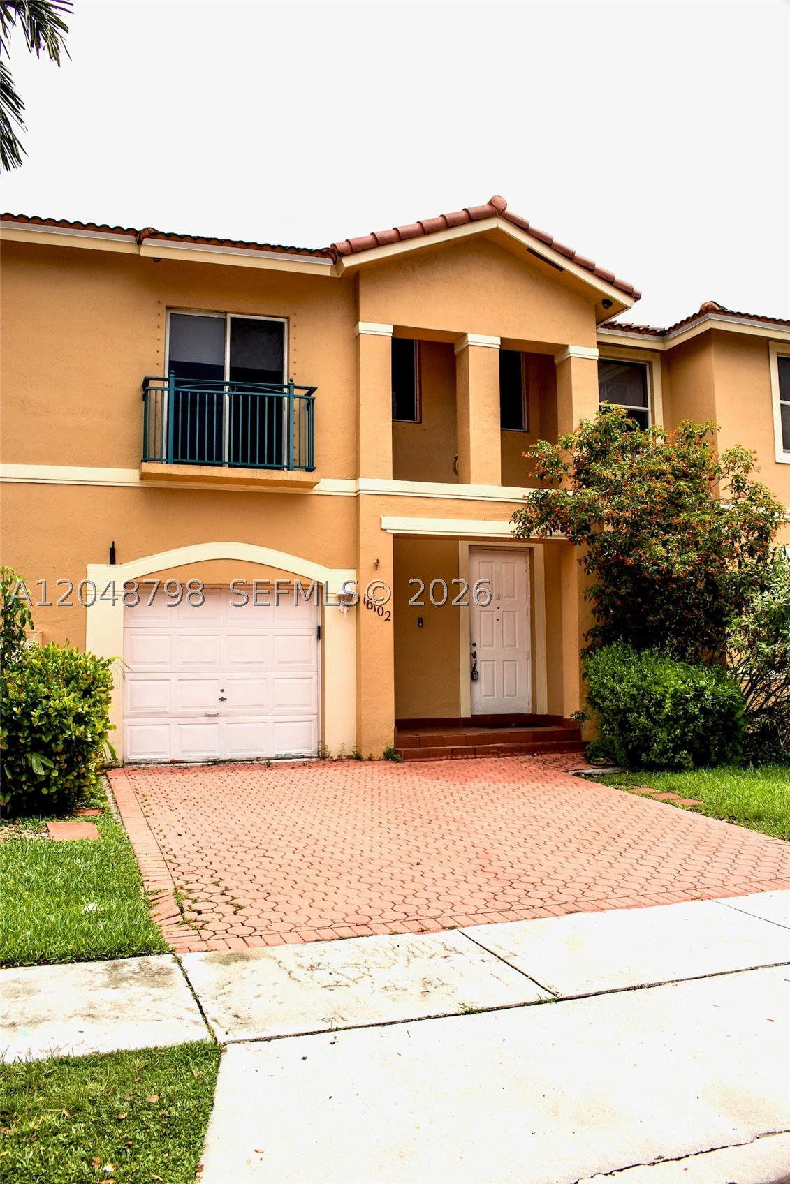 Rarely does a property come along in this community that gives you the chance to truly make it your own. This fee-simple townhome has all the right bones — a spacious layout, great natural light, and an unbeatable location — with just enough cosmetic updating needed to put your personal stamp on it. Add a 2025 water heater and a 2023 roof and this property offers potential and peace of mind.
The floor plan delivers 4 bedrooms, 2.5 bathrooms, a one-car garage, a two-car driveway, and guest parking across a generous footprint. Whether you're an investor with a vision or a buyer who'd rather choose their own finishes than inherit someone else's, the fundamentals here are exactly what you're looking for.
The community itself is the real draw. You're just steps from Publix, Starbucks, Costco, movie theaters, and popular retailers including ULTA, TJ Maxx, and Skechers — plus access to A-rated schools that keep demand in this neighborhood consistently high. Quick access to I-75 and the Florida Turnpike makes commuting simple from anywhere in South Florida.
