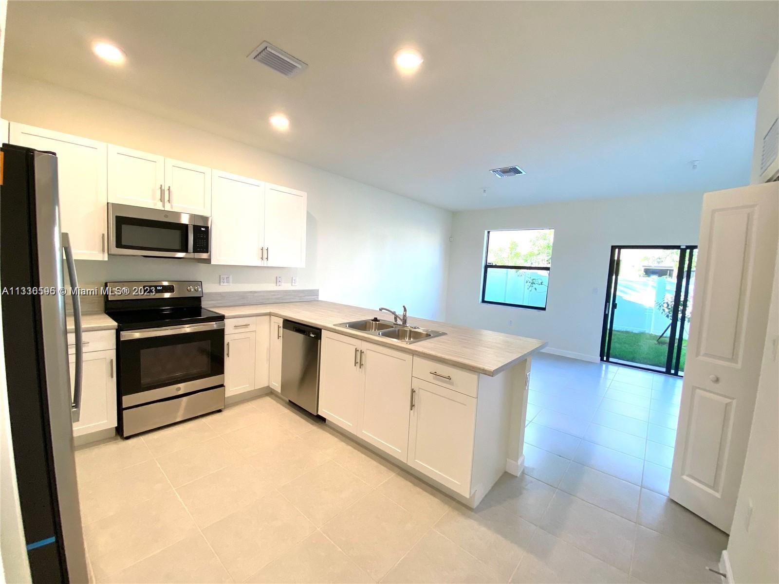 AQUABELLA NORTH - Residential Lease