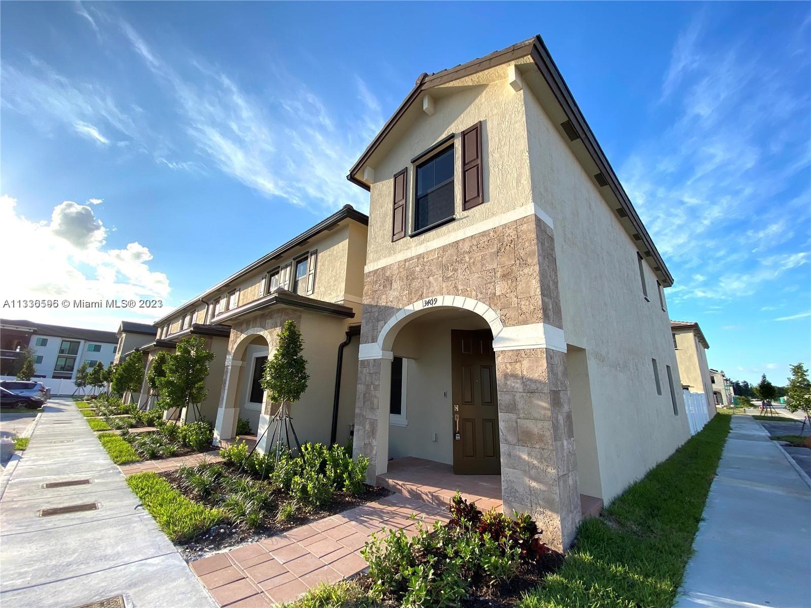 AQUABELLA NORTH - Residential Lease