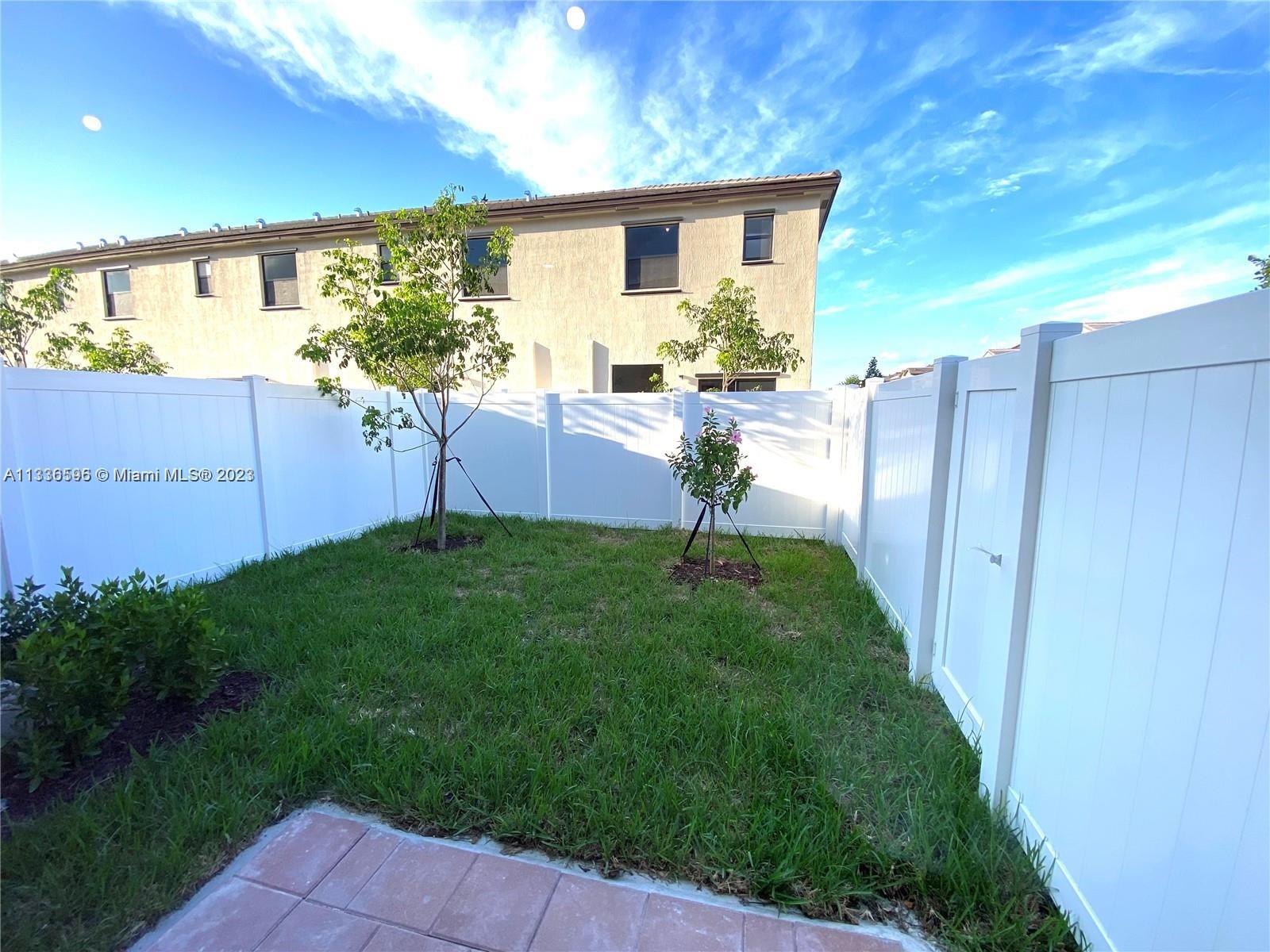 AQUABELLA NORTH - Residential Lease