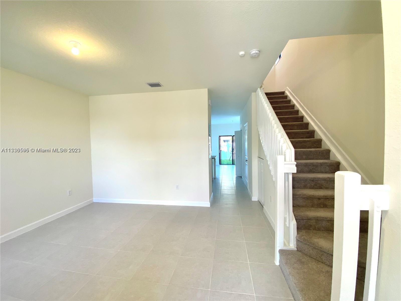 AQUABELLA NORTH - Residential Lease