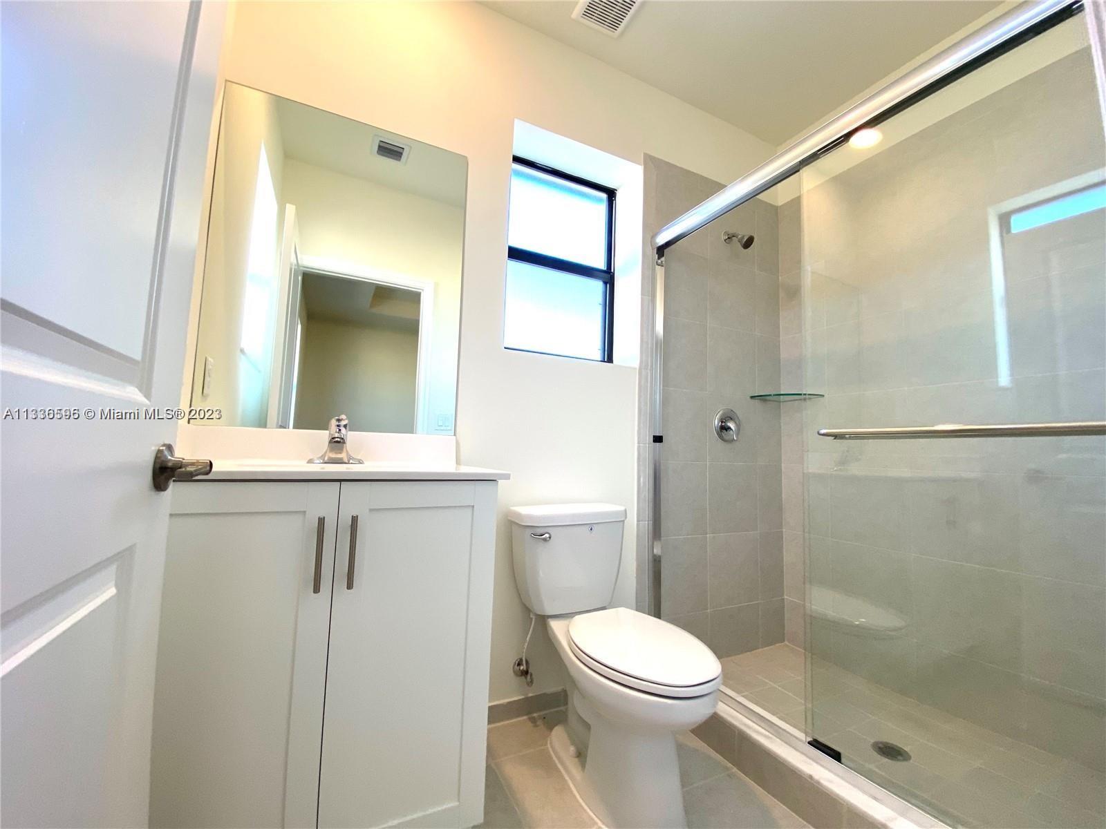 AQUABELLA NORTH - Residential Lease
