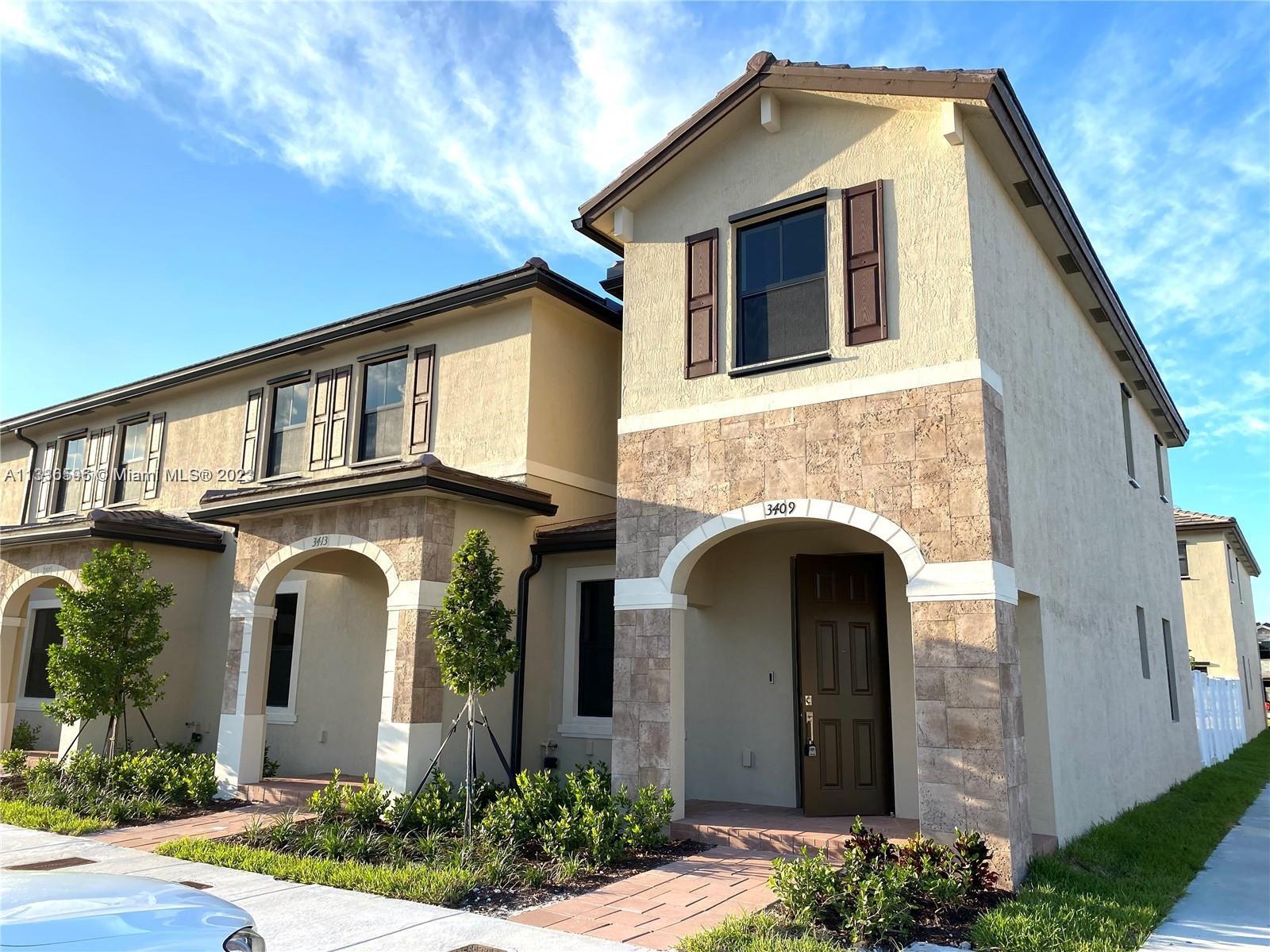 AQUABELLA NORTH - Residential Lease