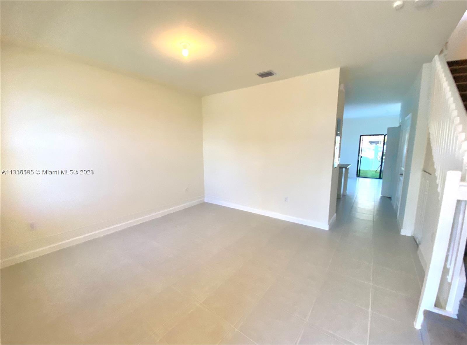 AQUABELLA NORTH - Residential Lease