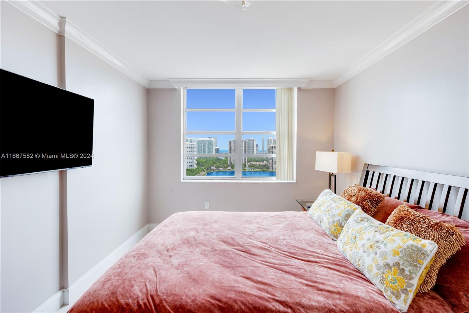 COMMODORE PLAZA CONDO - Residential