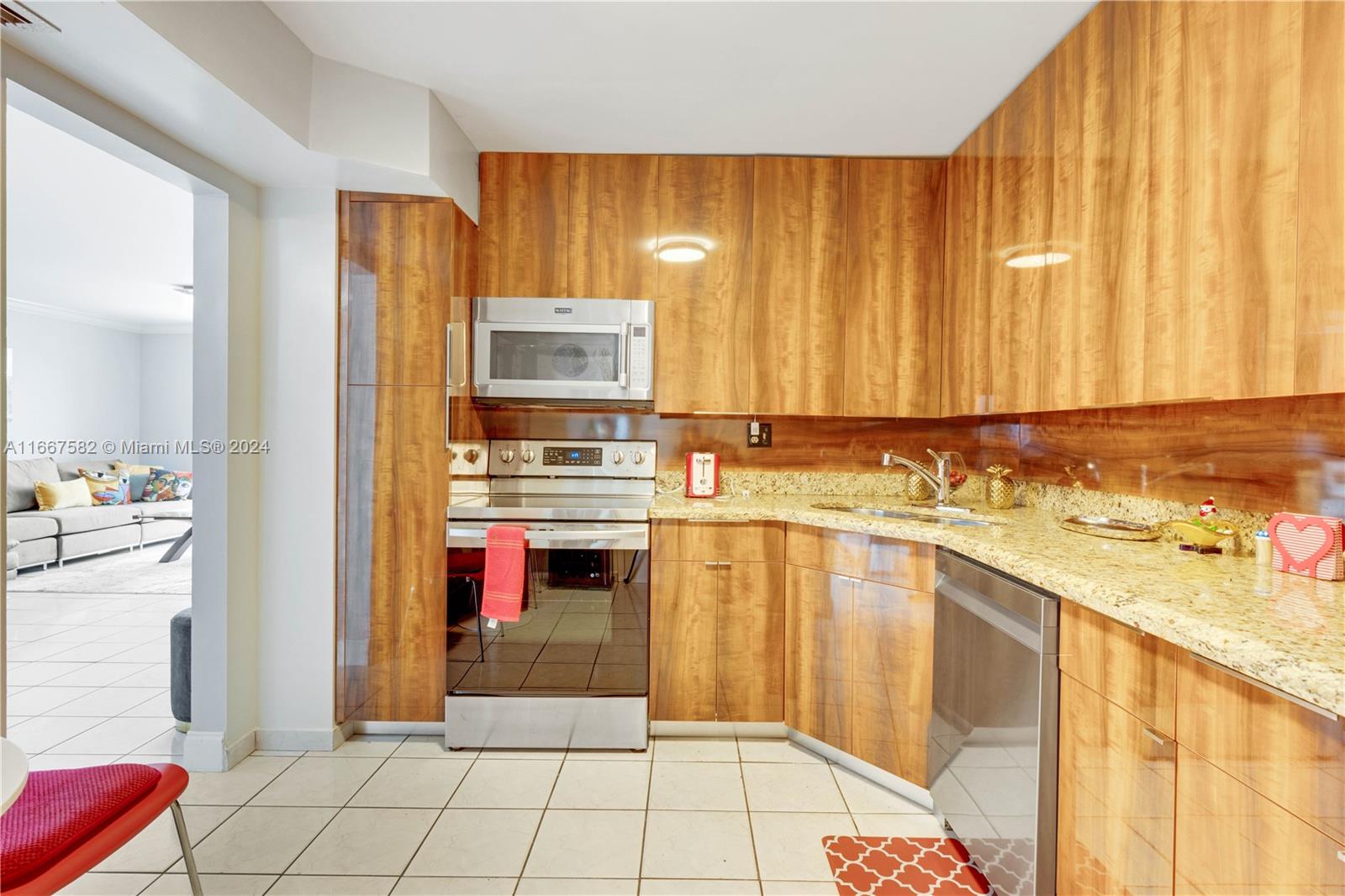 COMMODORE PLAZA CONDO - Residential