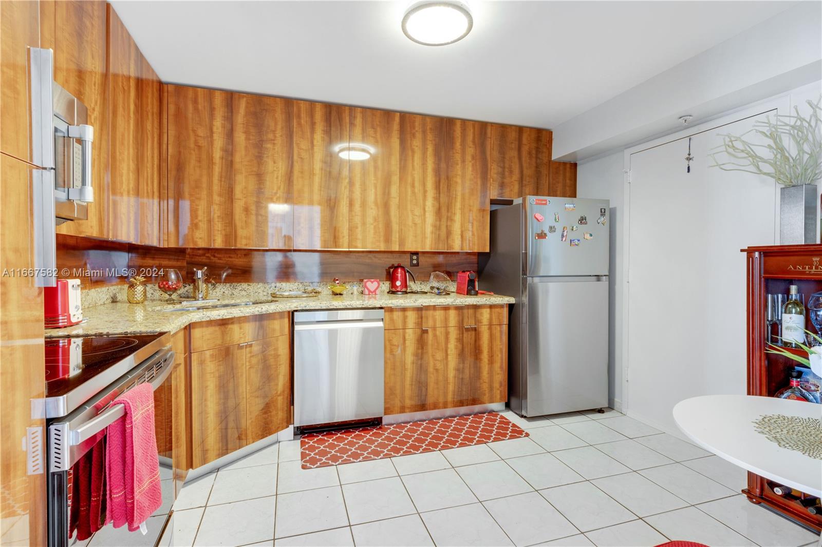 COMMODORE PLAZA CONDO - Residential