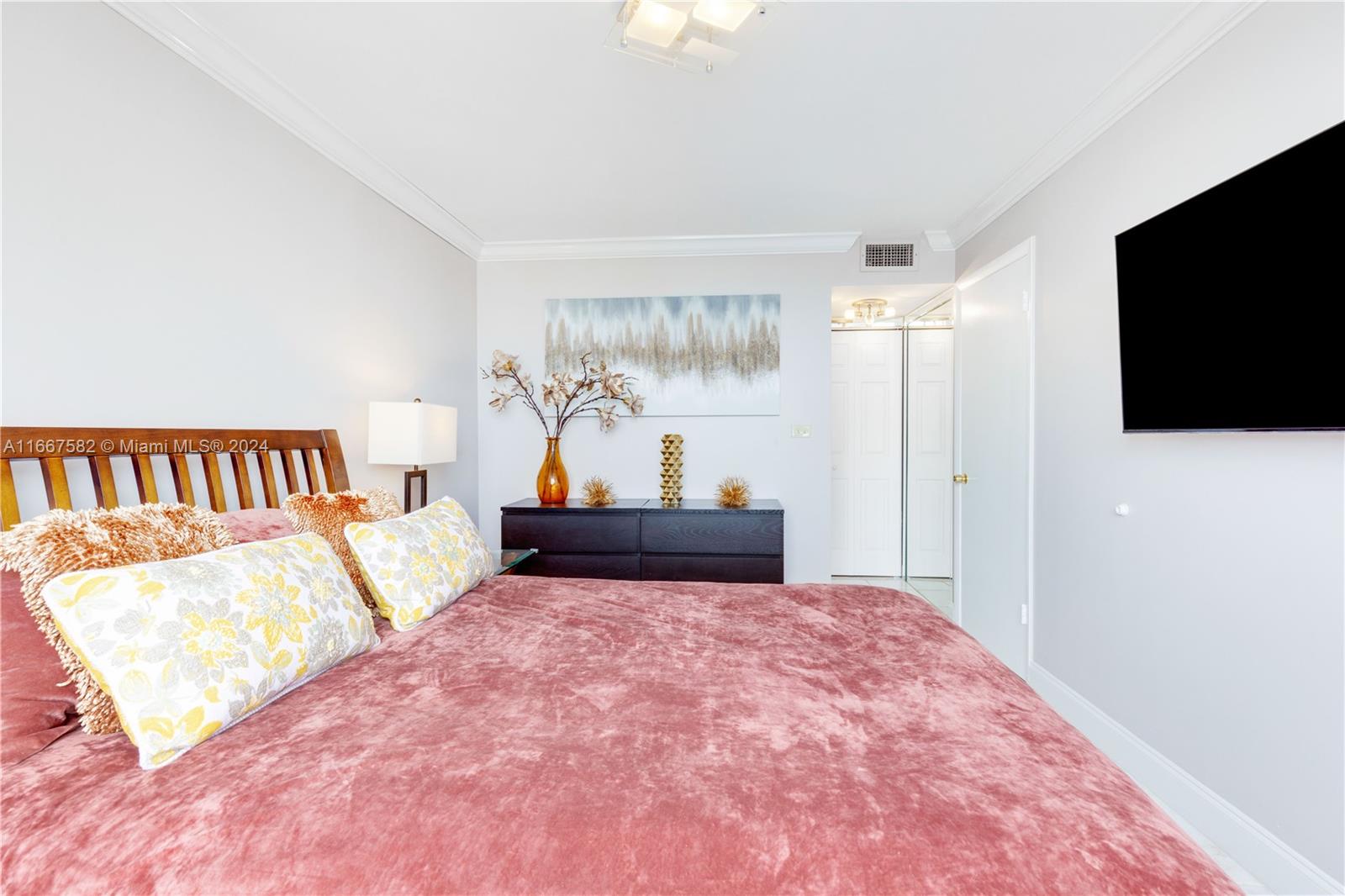 COMMODORE PLAZA CONDO - Residential