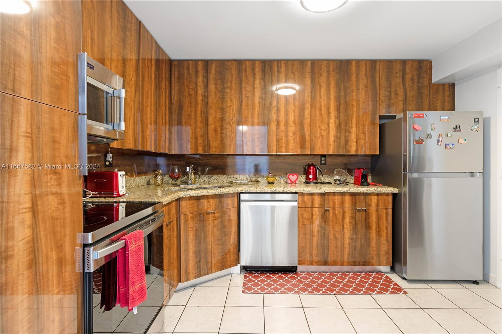 COMMODORE PLAZA CONDO - Residential