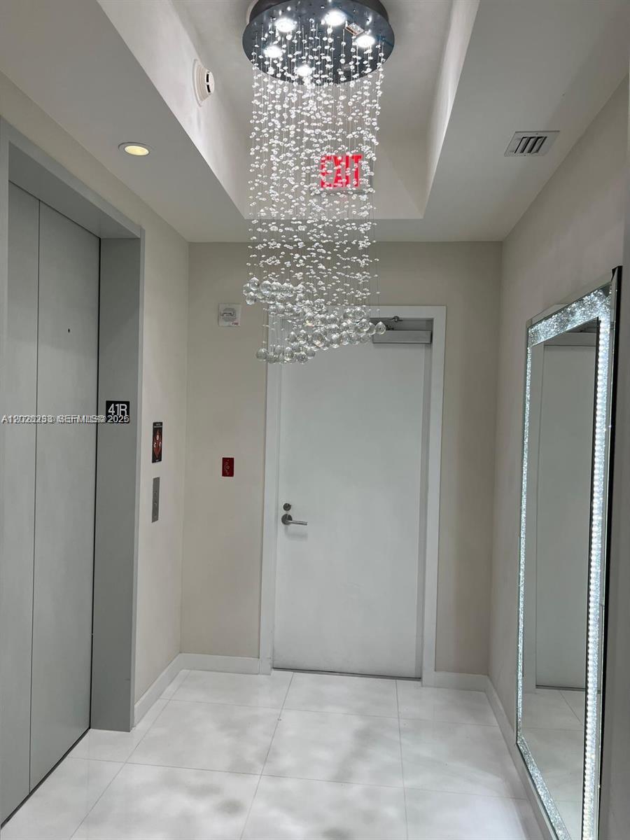 PARAMOUNT MIAMI WORLDCENT - Residential Lease