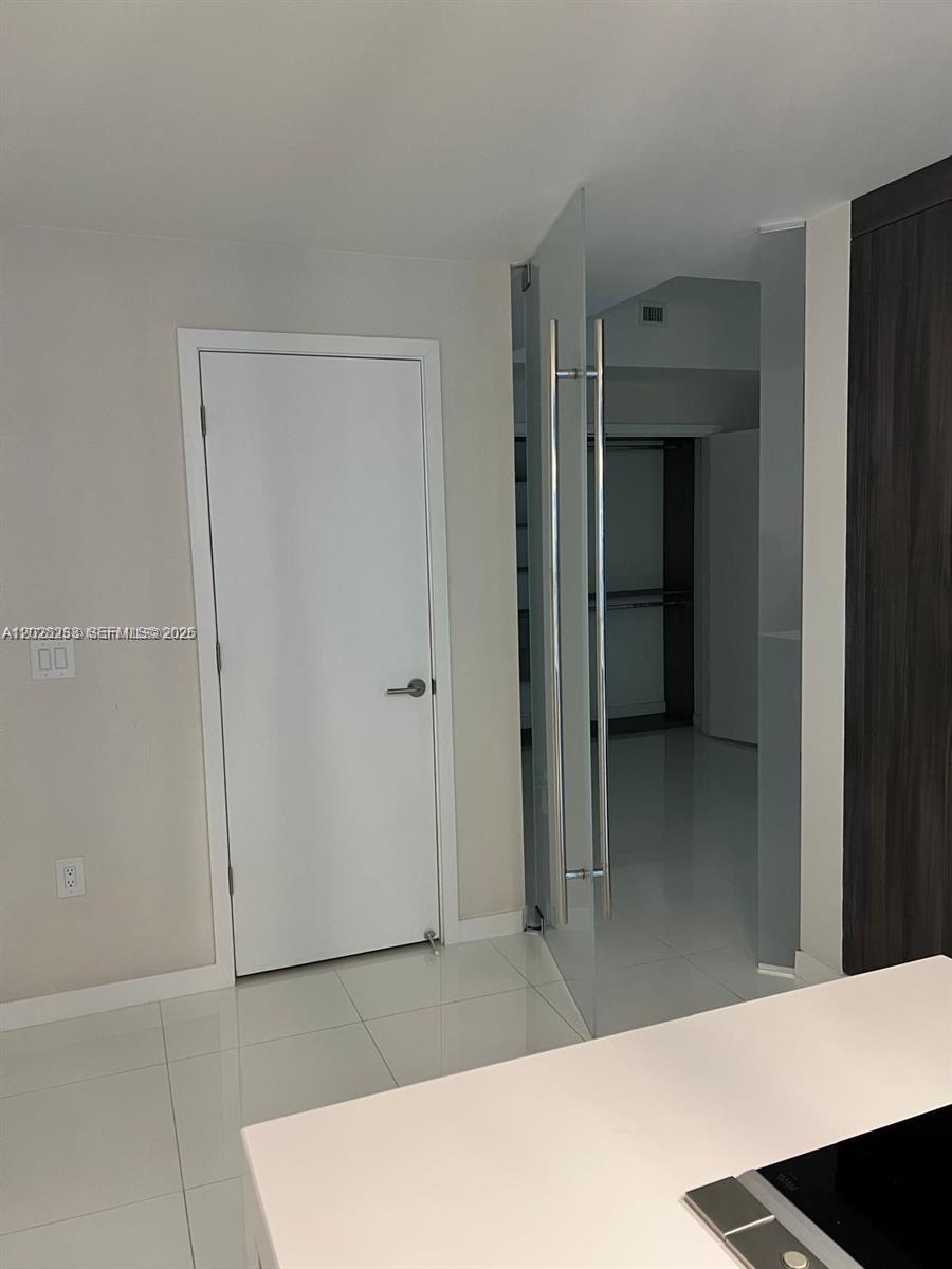 PARAMOUNT MIAMI WORLDCENT - Residential Lease