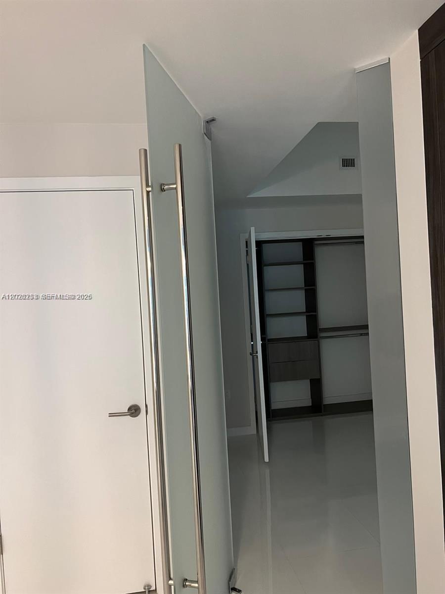 PARAMOUNT MIAMI WORLDCENT - Residential Lease