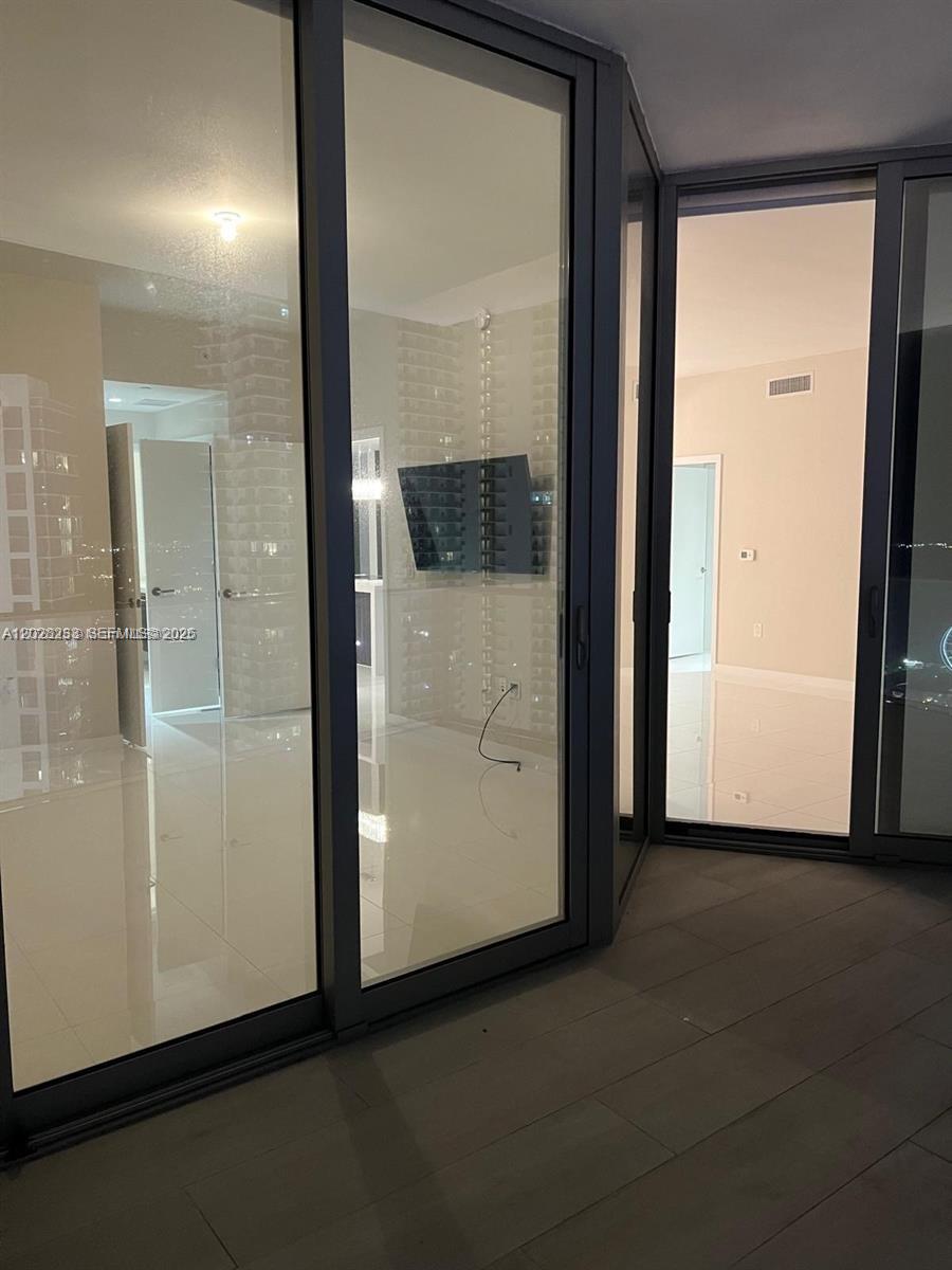 PARAMOUNT MIAMI WORLDCENT - Residential Lease